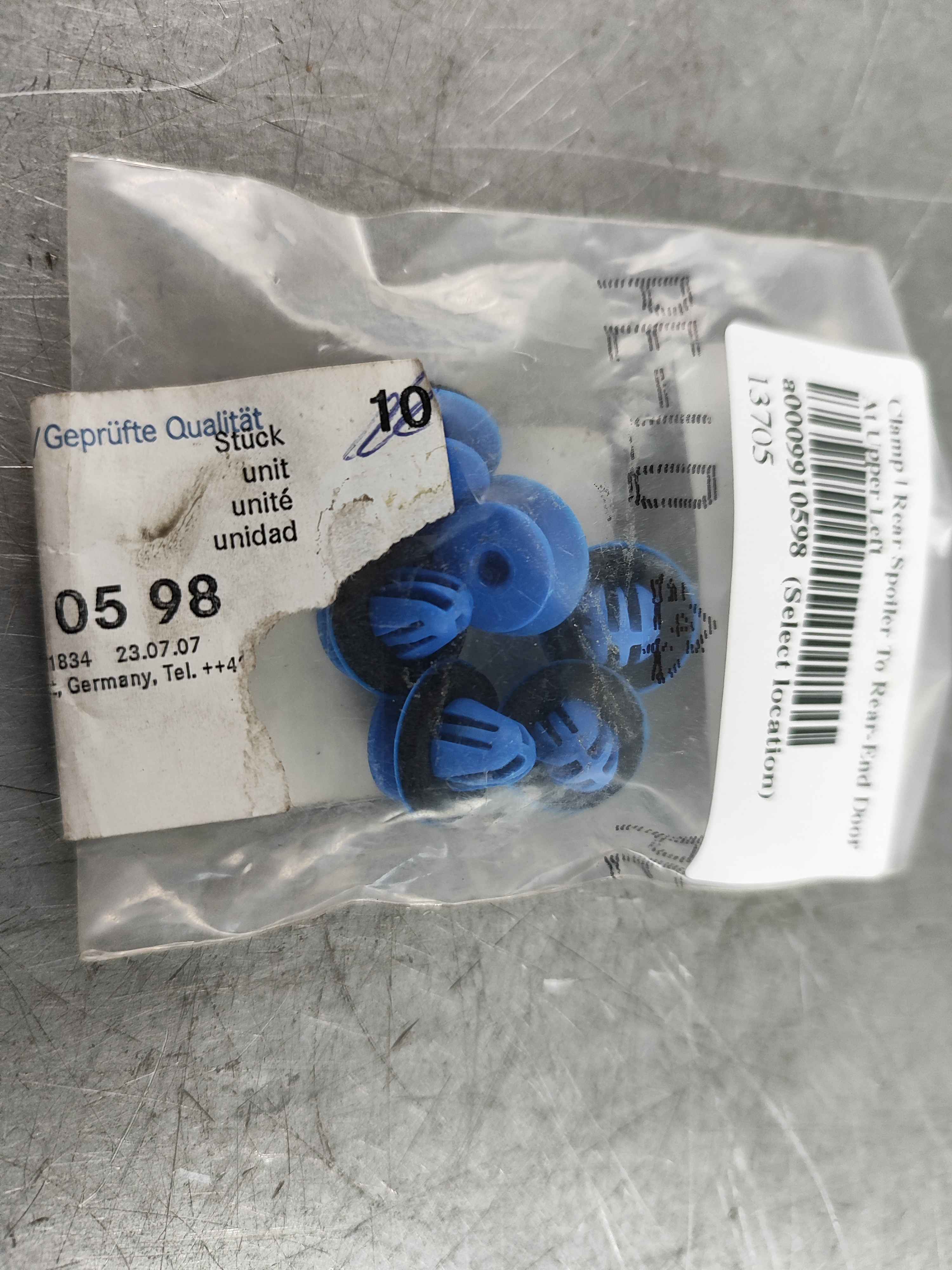 Clamp | Rear Spoiler To Rear-End Door At Upper Left