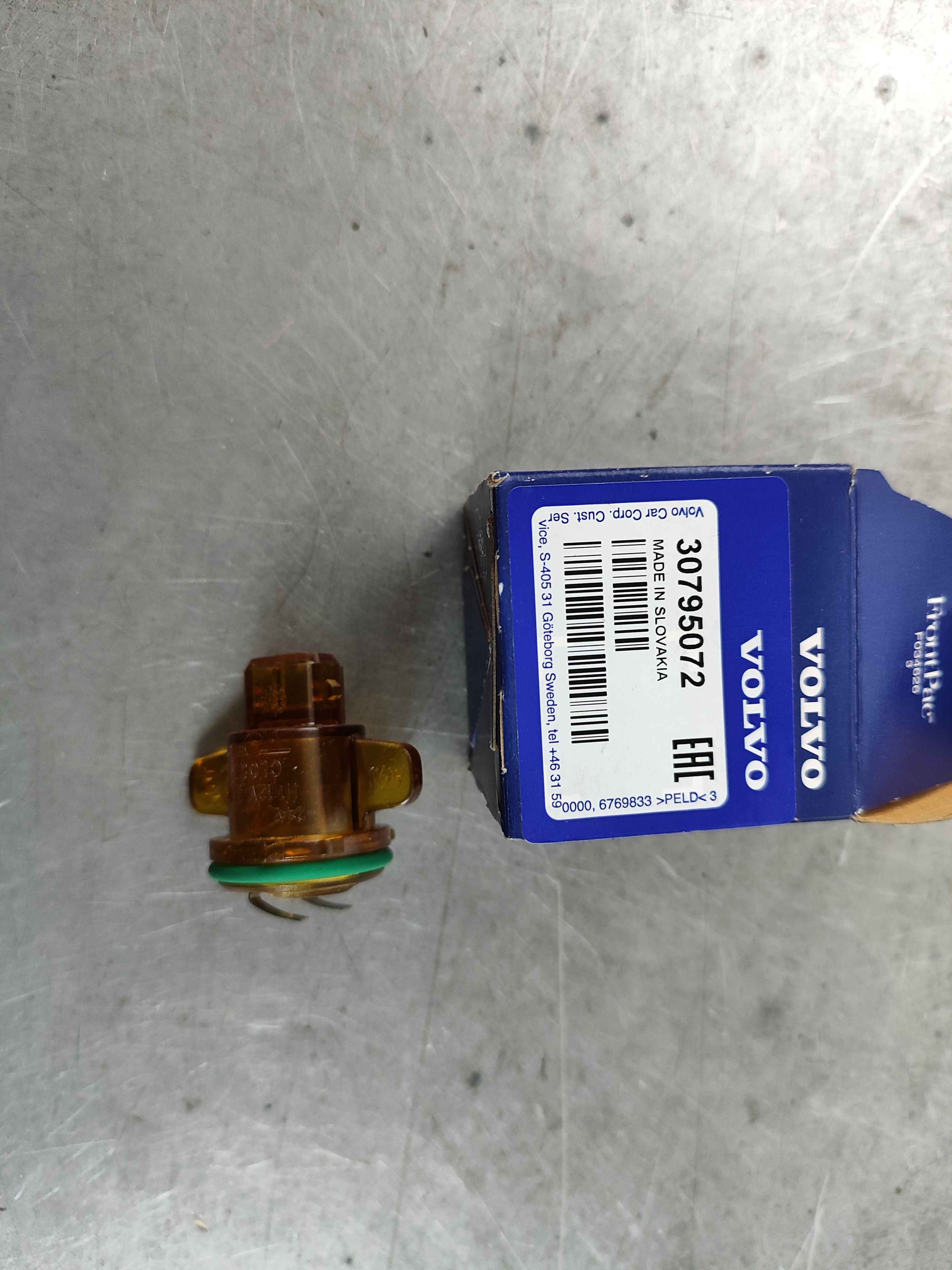 Bulb socket