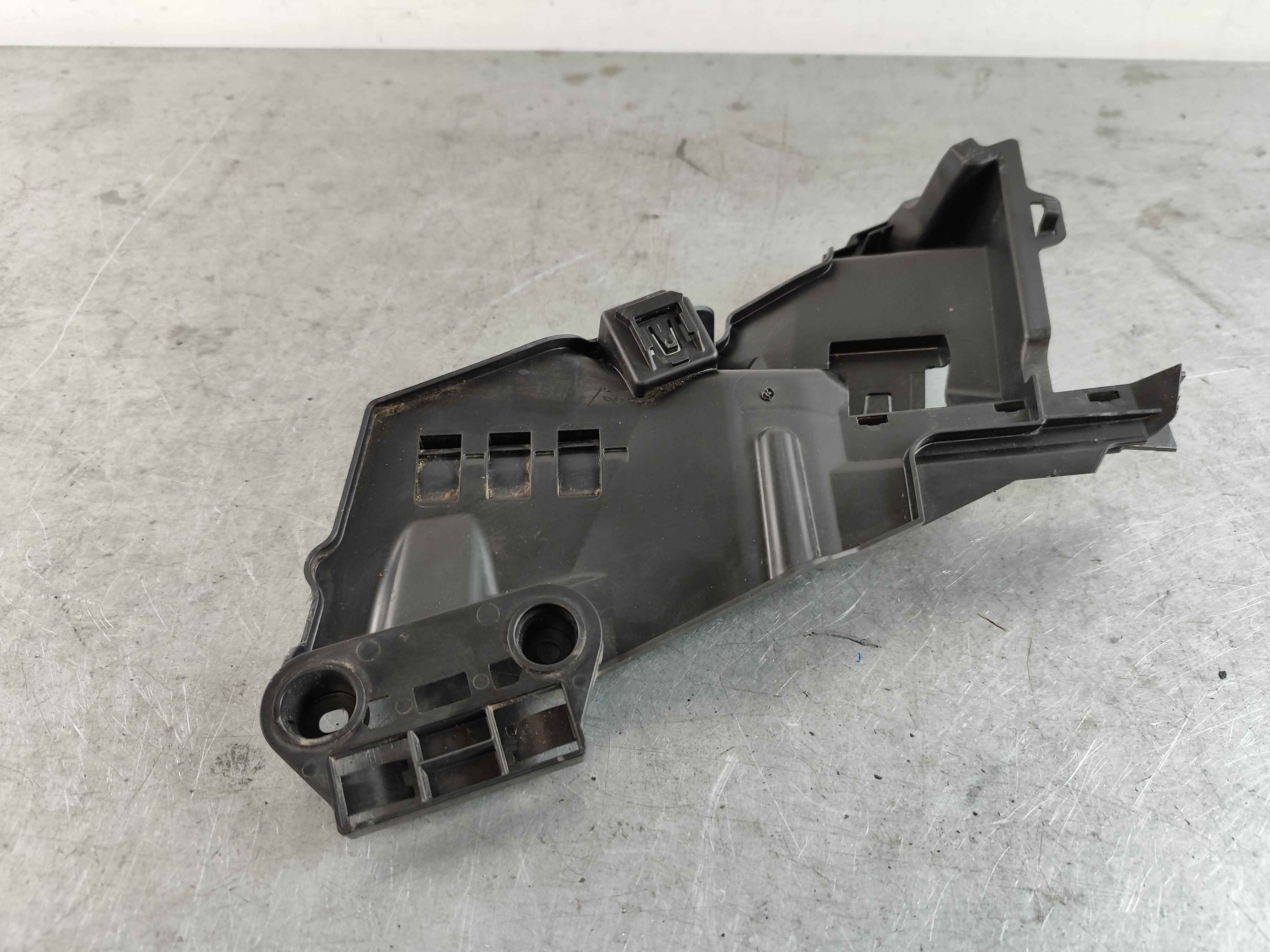 Bracket, left rear (XC60 (18-))