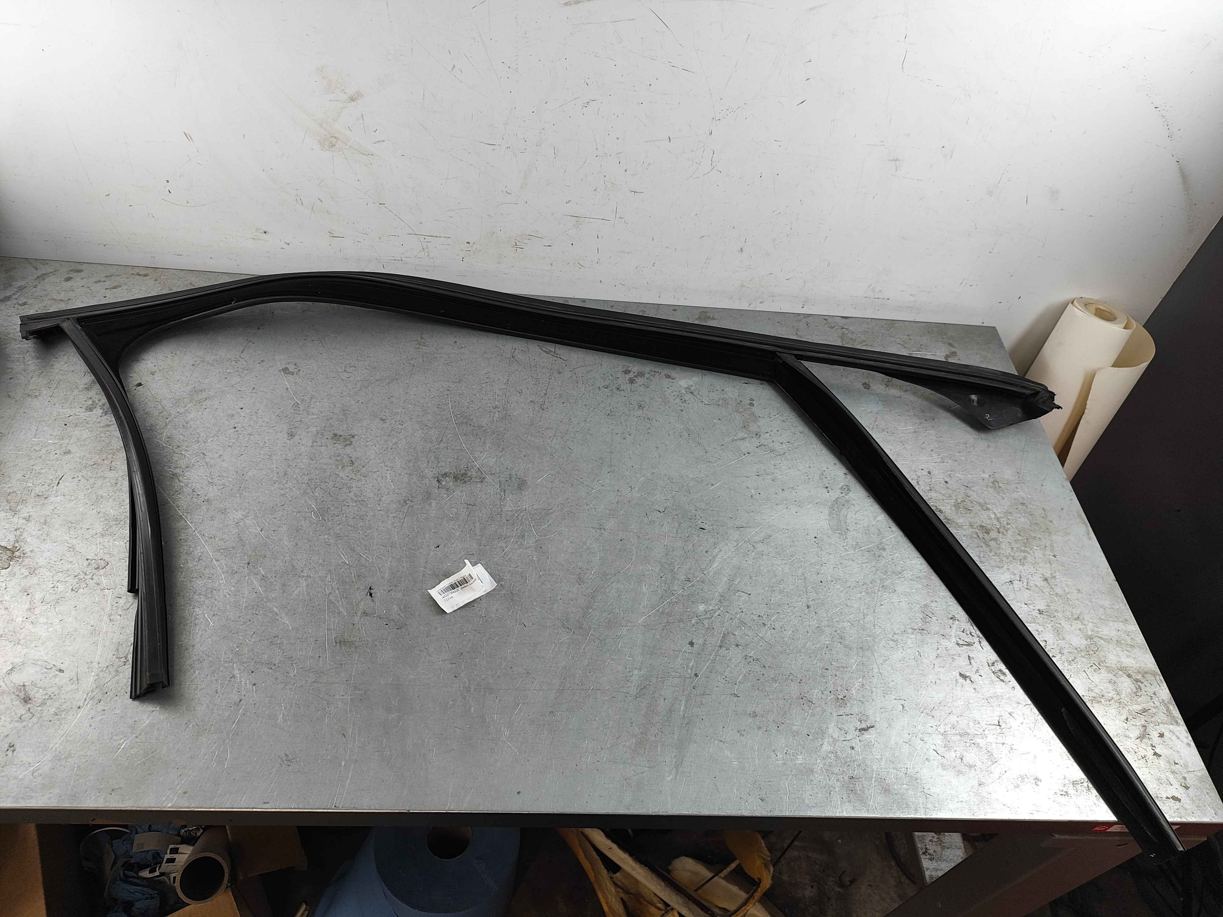 Window Guide Rail | Right