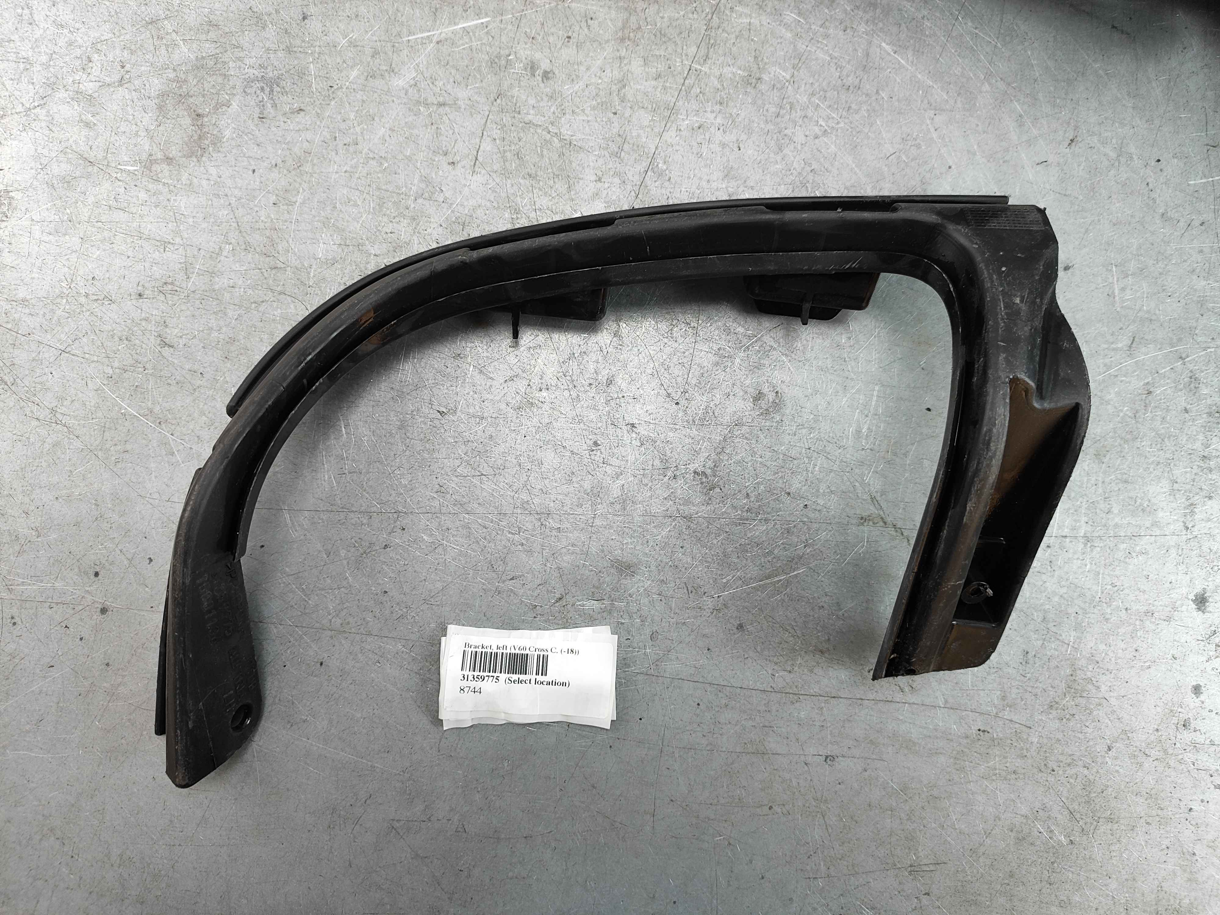Bracket, left (V60 Cross C. (-18))