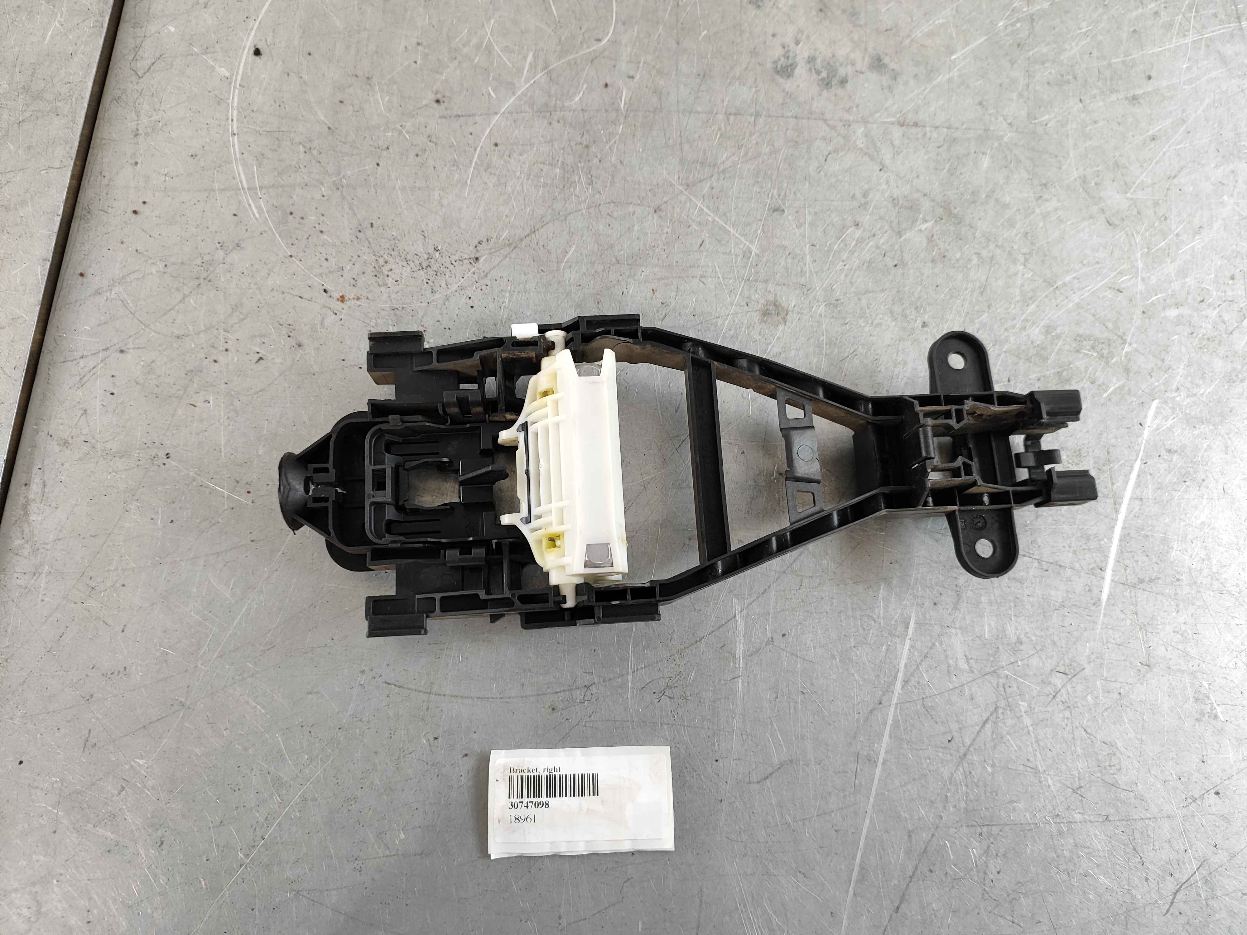 Bracket, right