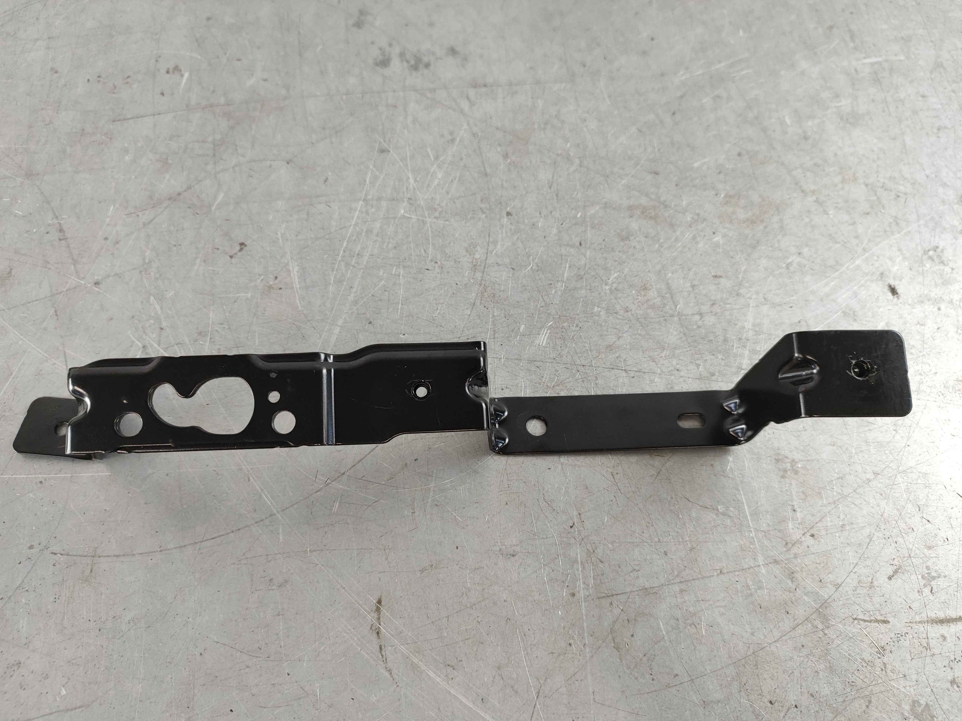 Bracket, rear, left (XC60 (18-))