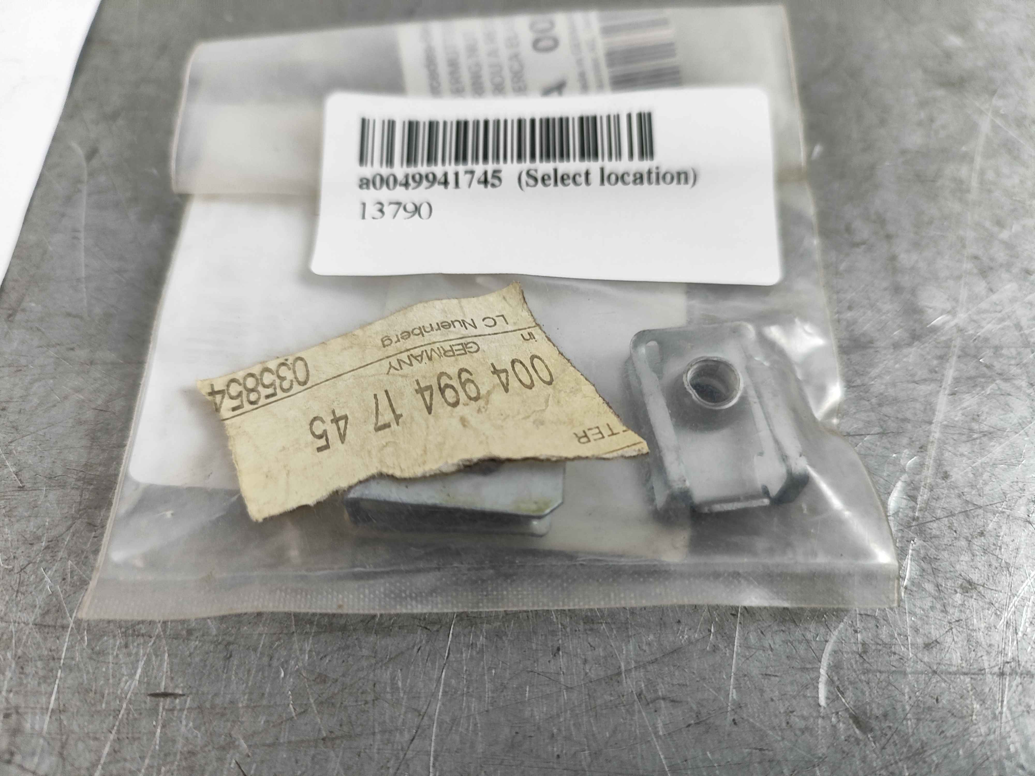 Mercedes-Benz a0049941745