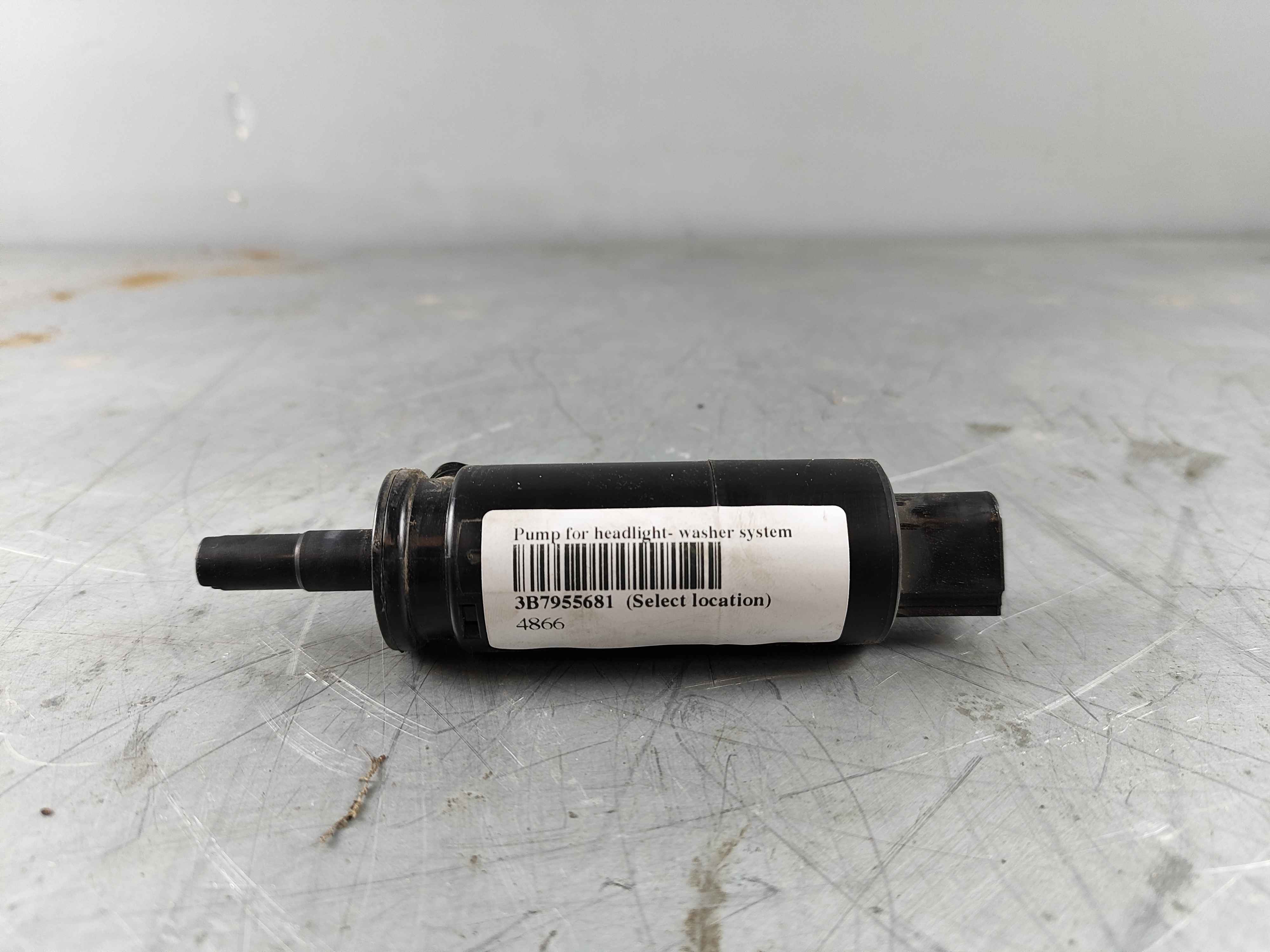 Pump for headlight- washer system
