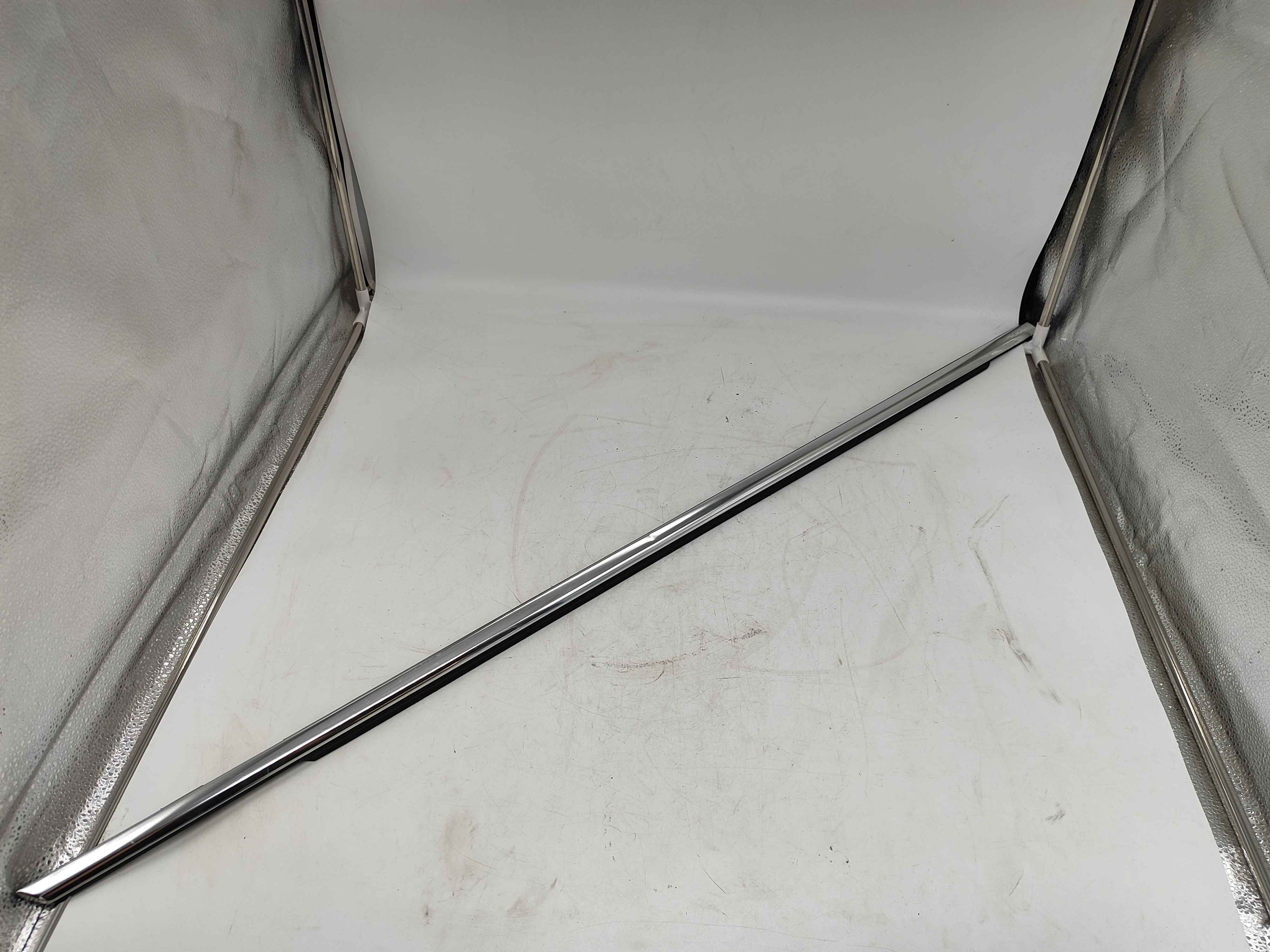 Trim moulding, front, right (XC60 (18-))