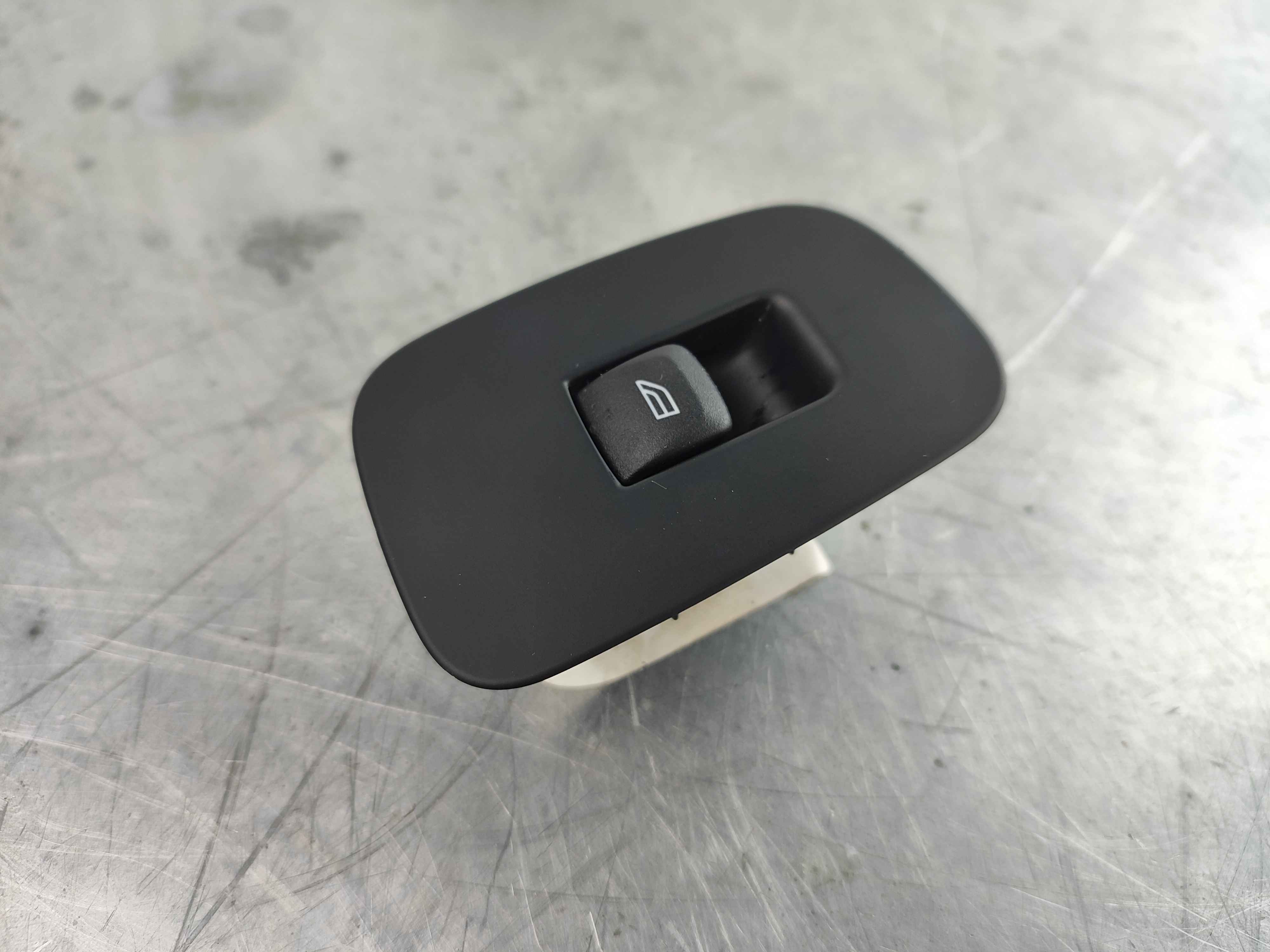 Switch rear door passengers door
