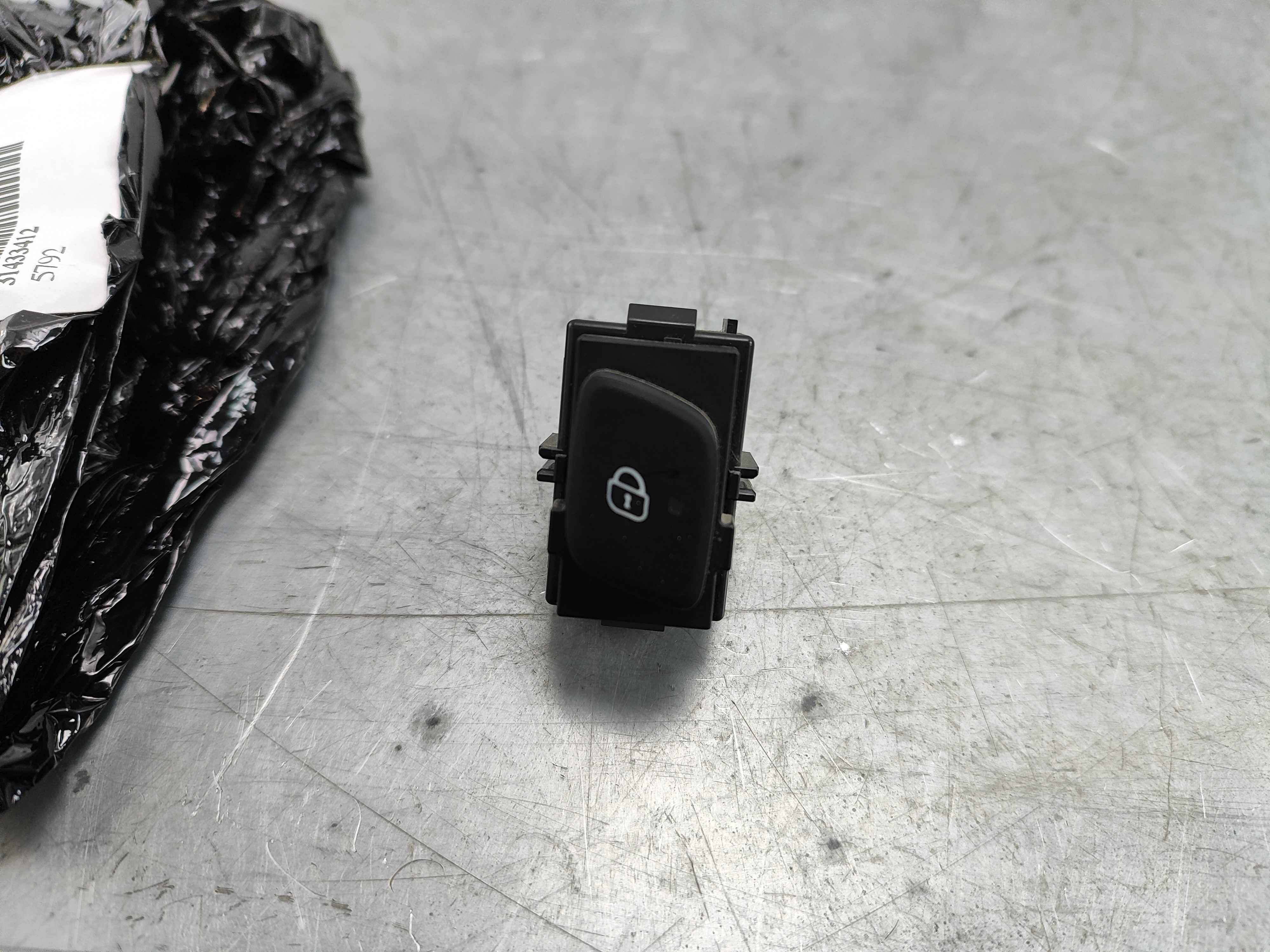 Switch right rear Variant code: LA03.