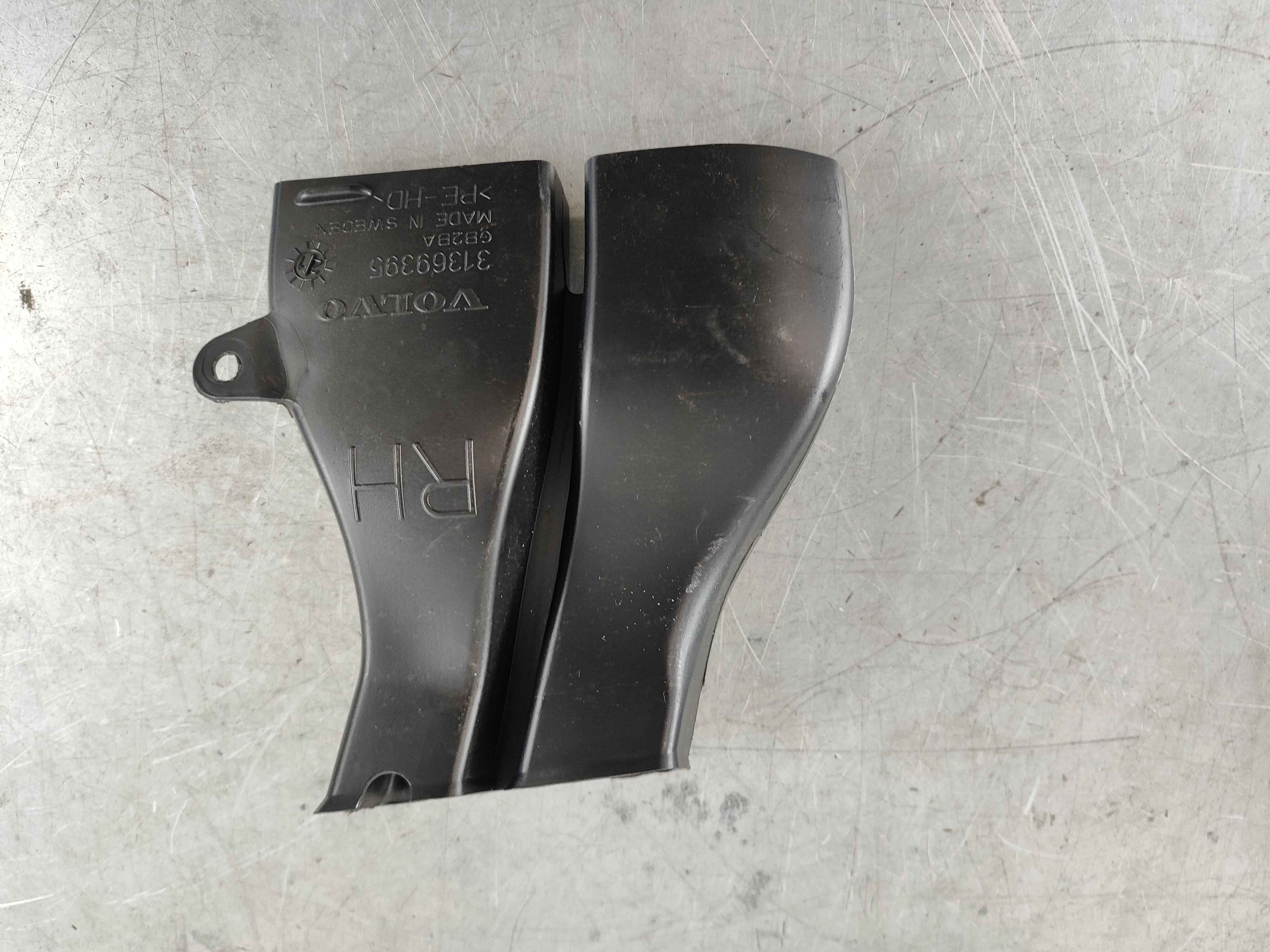Air duct, right, floor (XC90 (16-)|XC60 (18-))