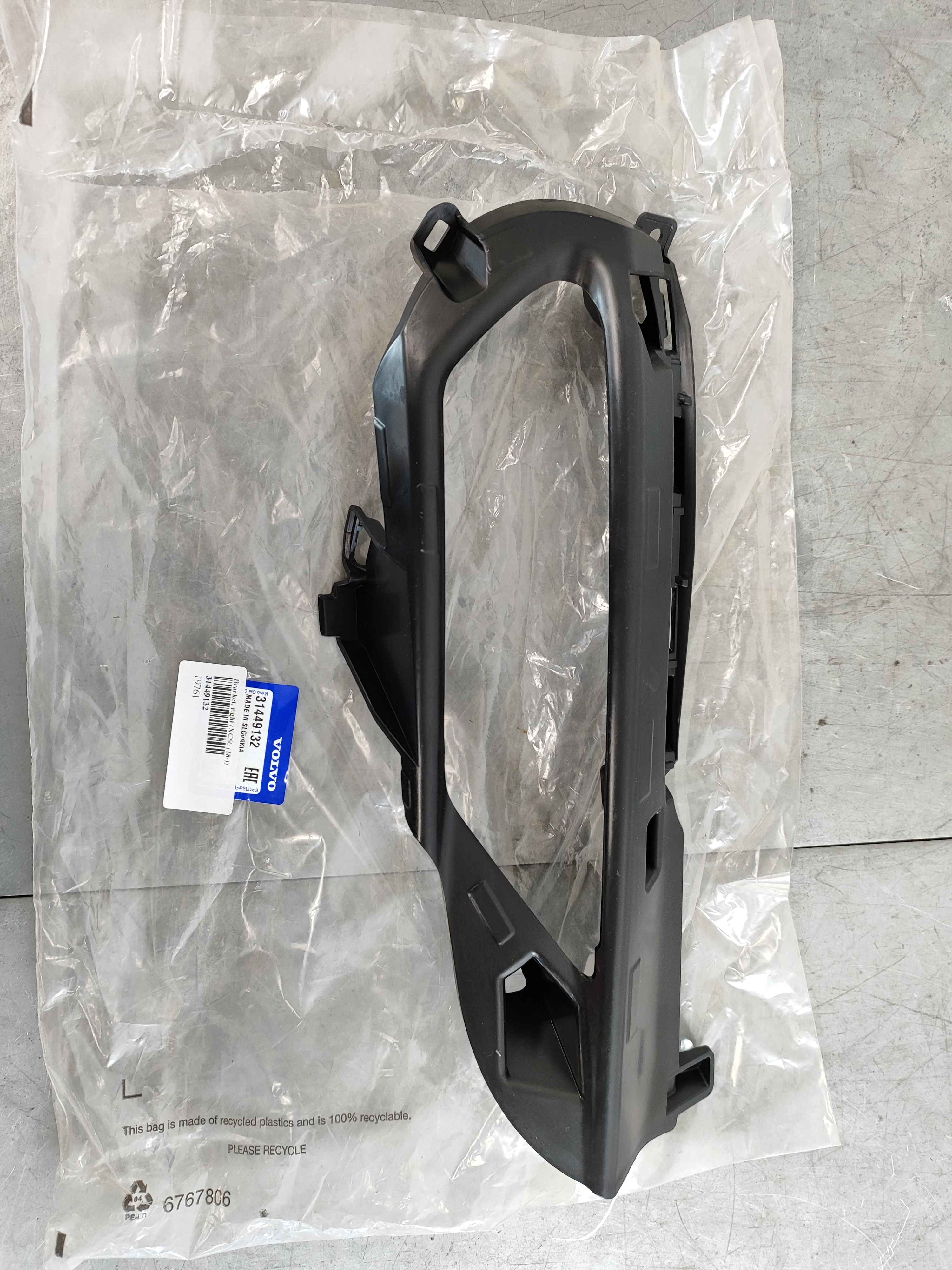 Bracket, right (XC60 (18-))