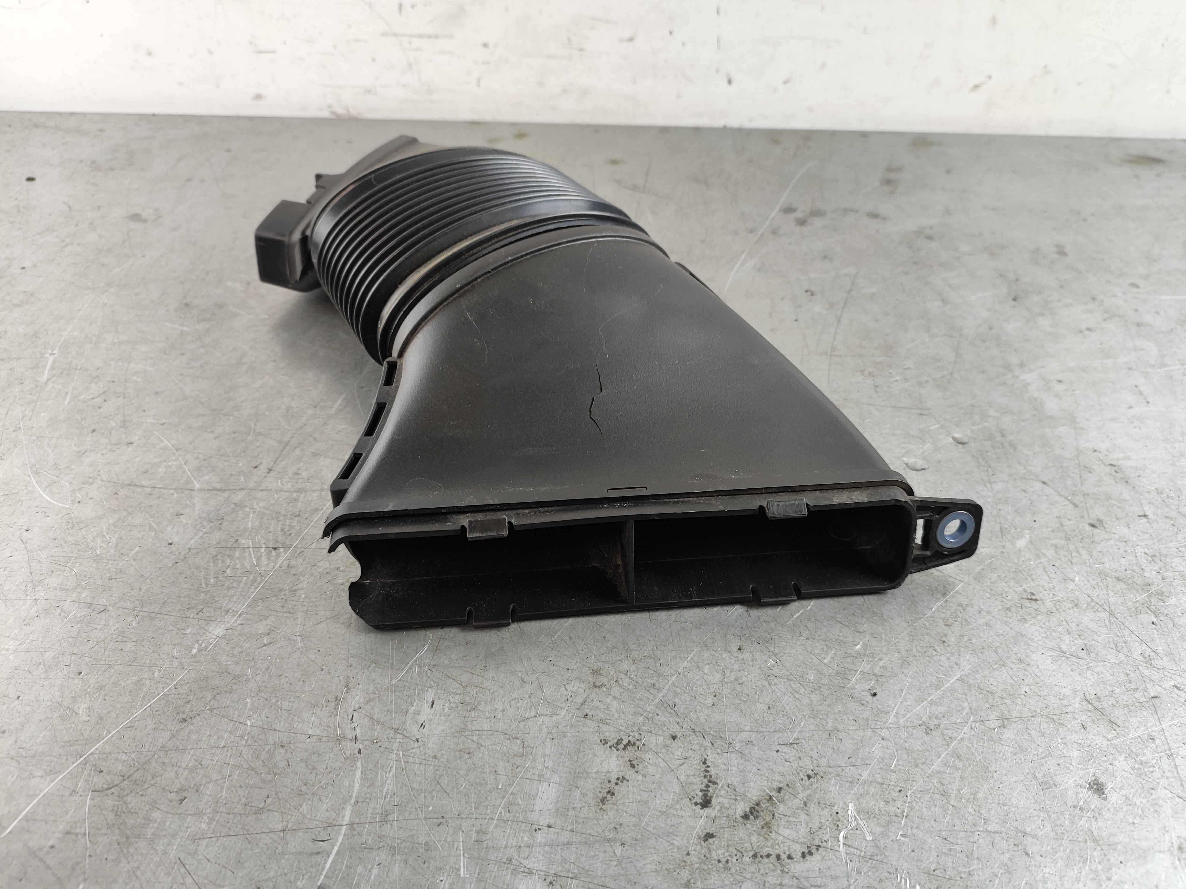 Upper rh air intake sleeve