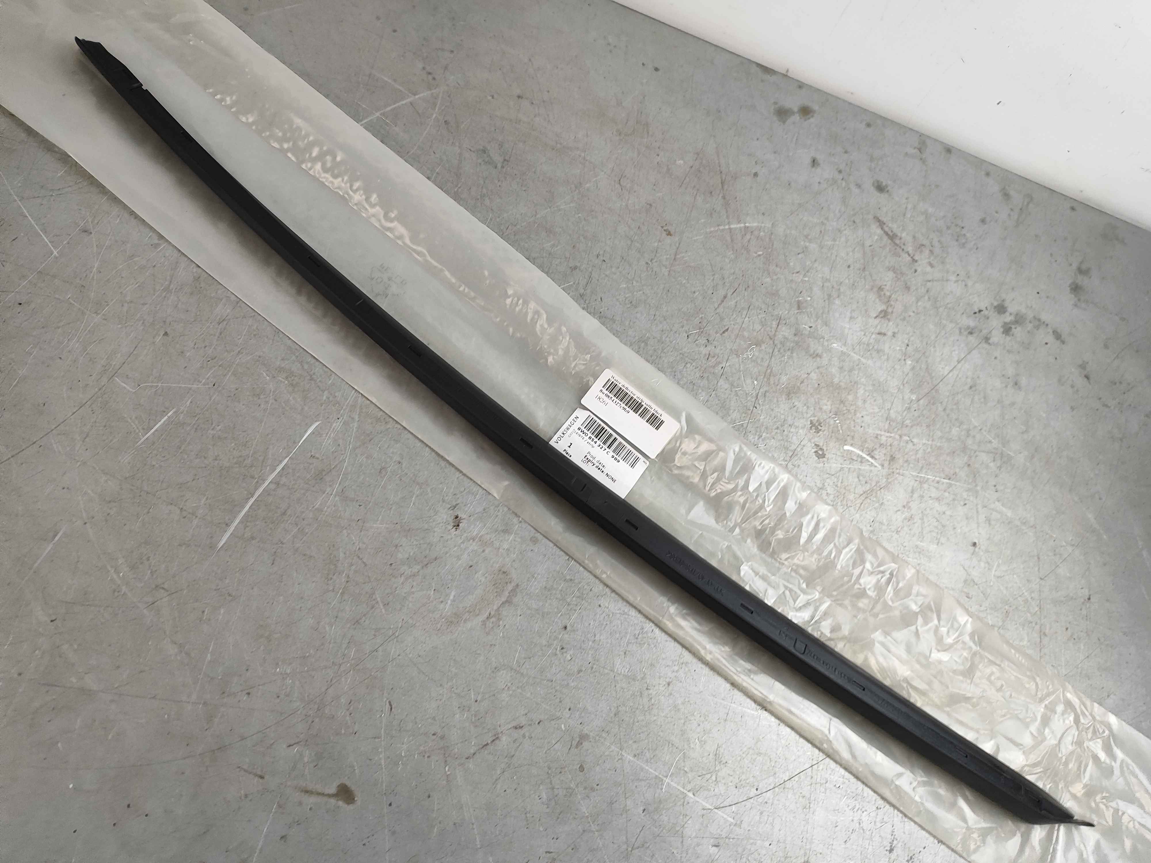 Water deflector strip satin black