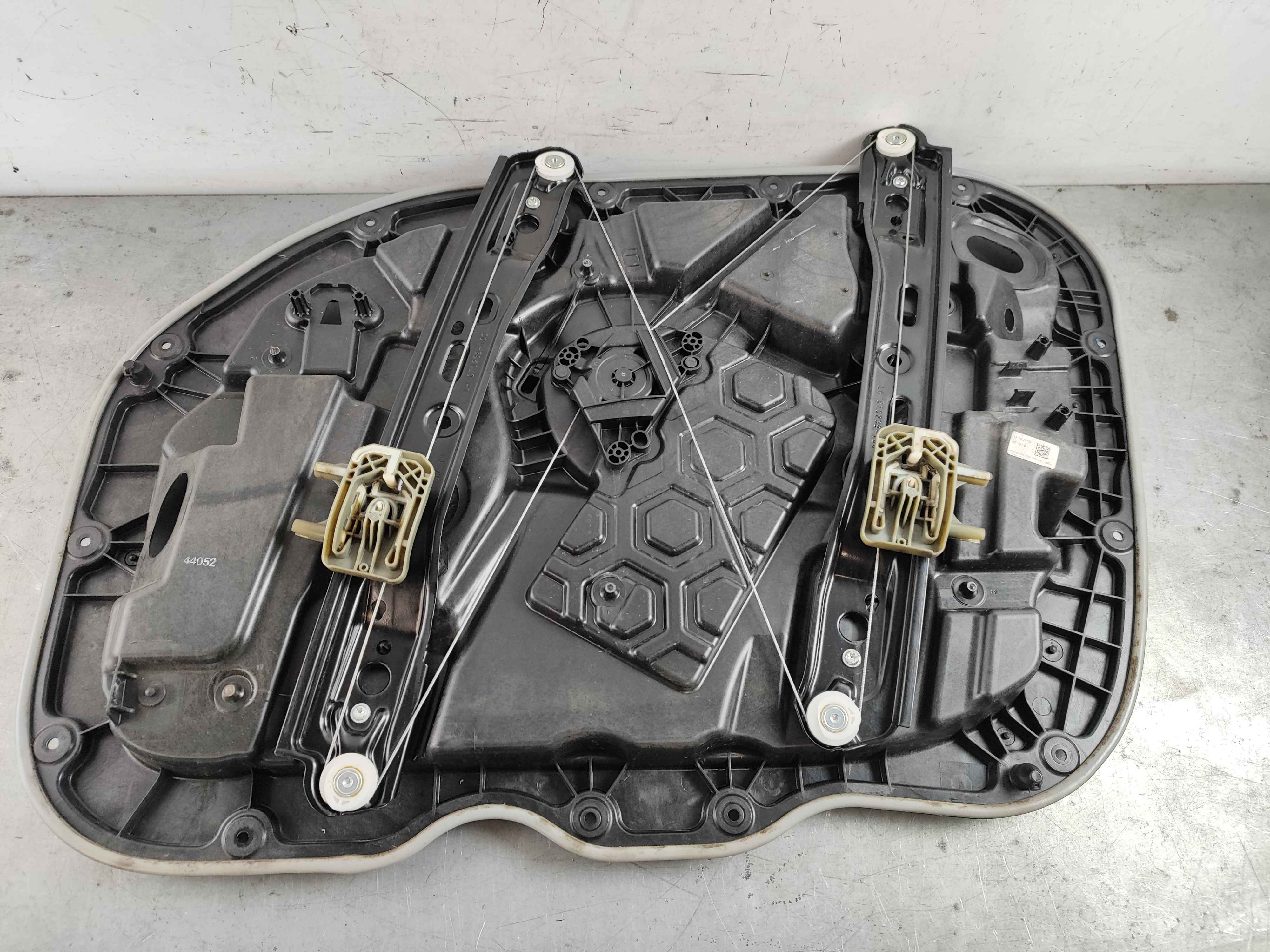 Retainer, left front (XC40|C40)