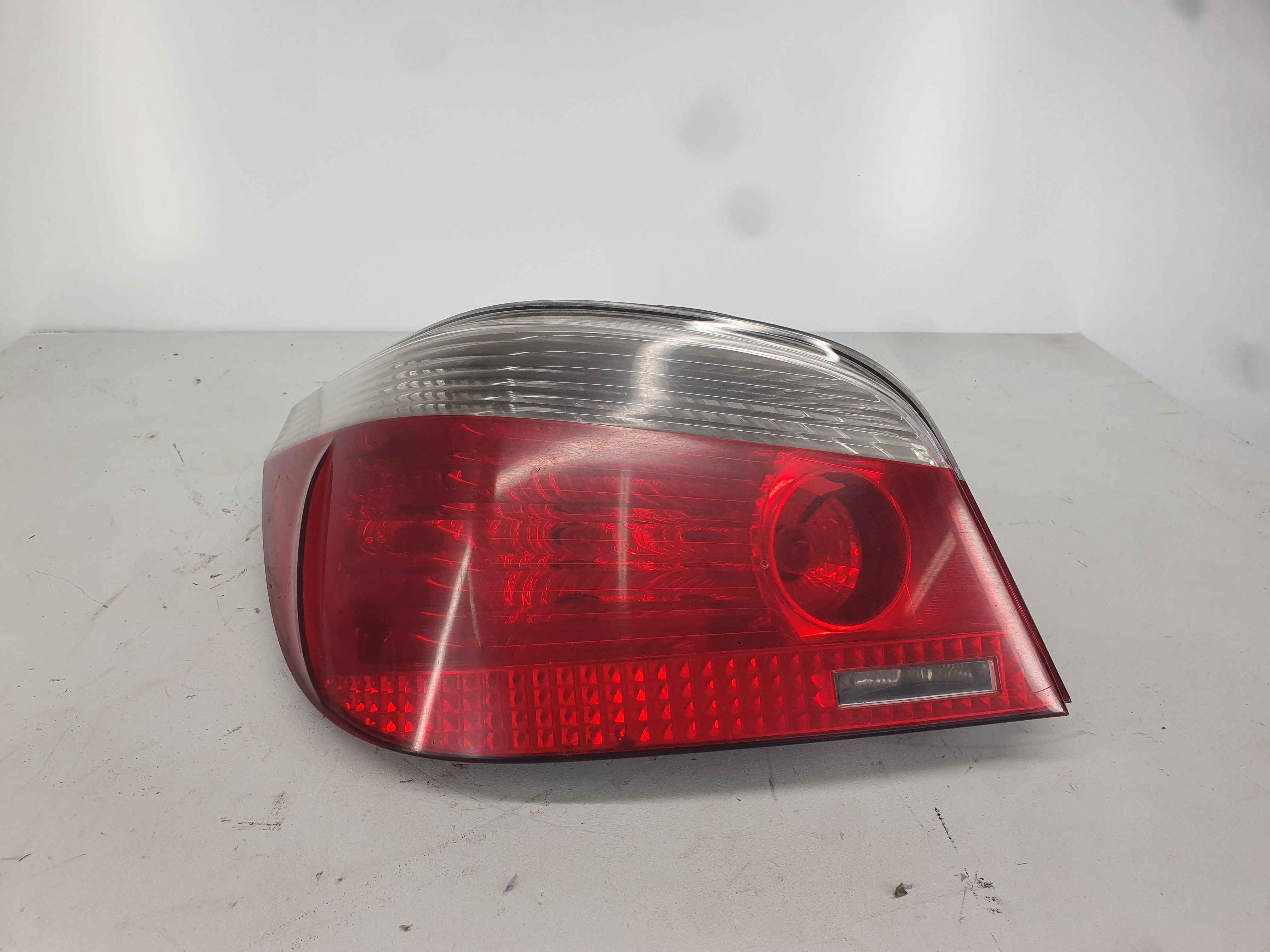 Left rear light, white turn indicator BMW