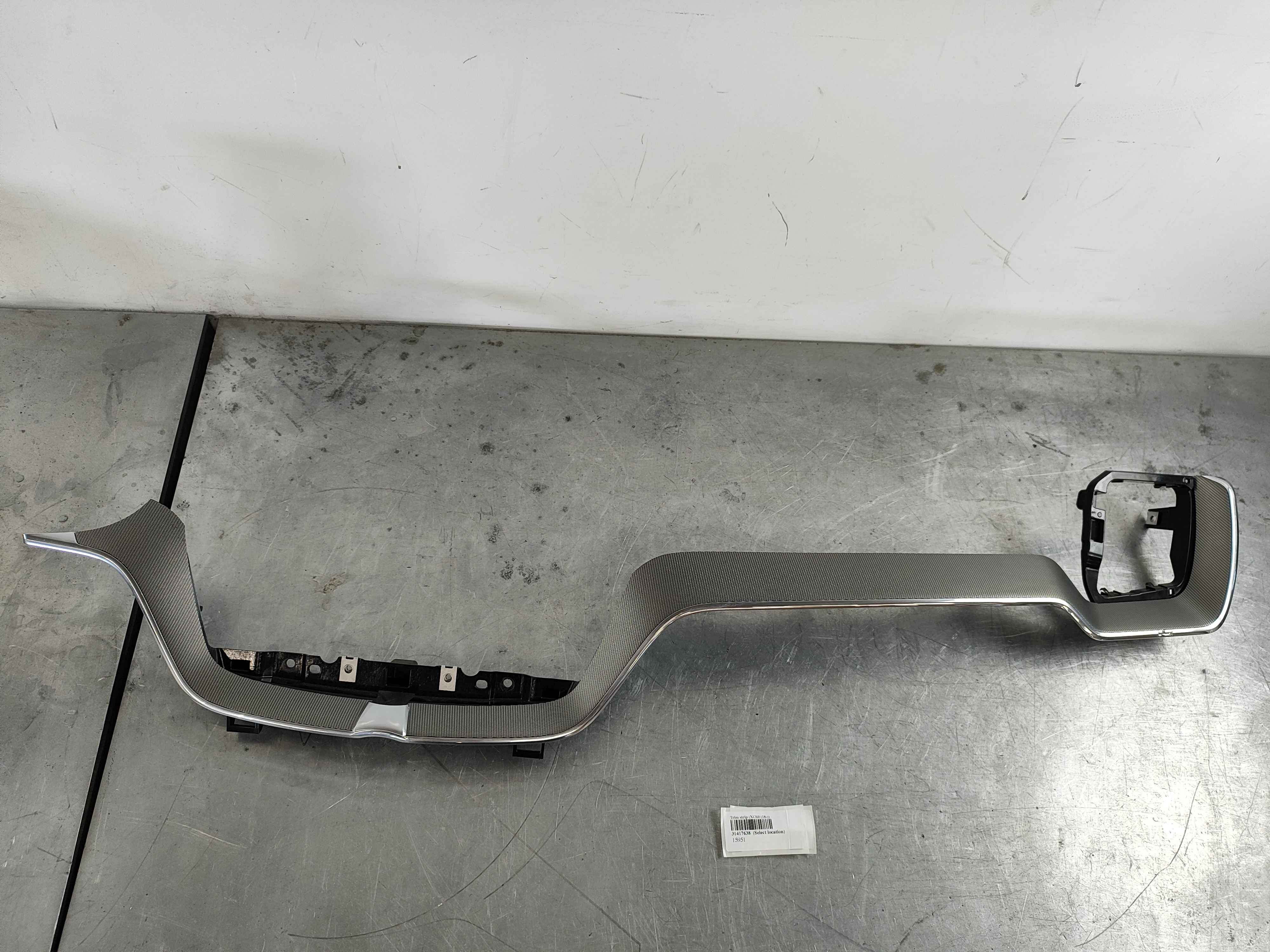 Trim strip (XC60 (18-))