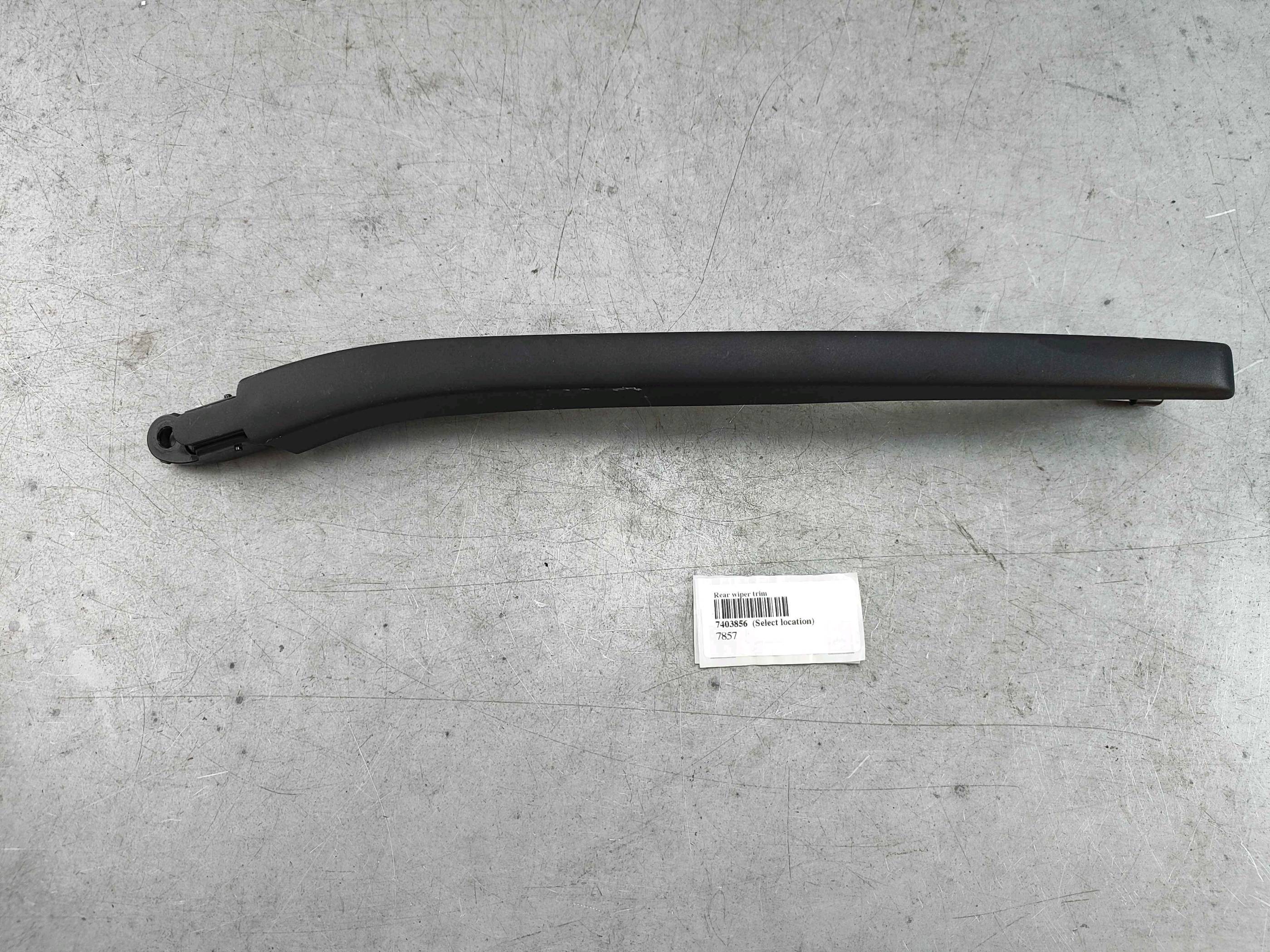 Rear wiper trim