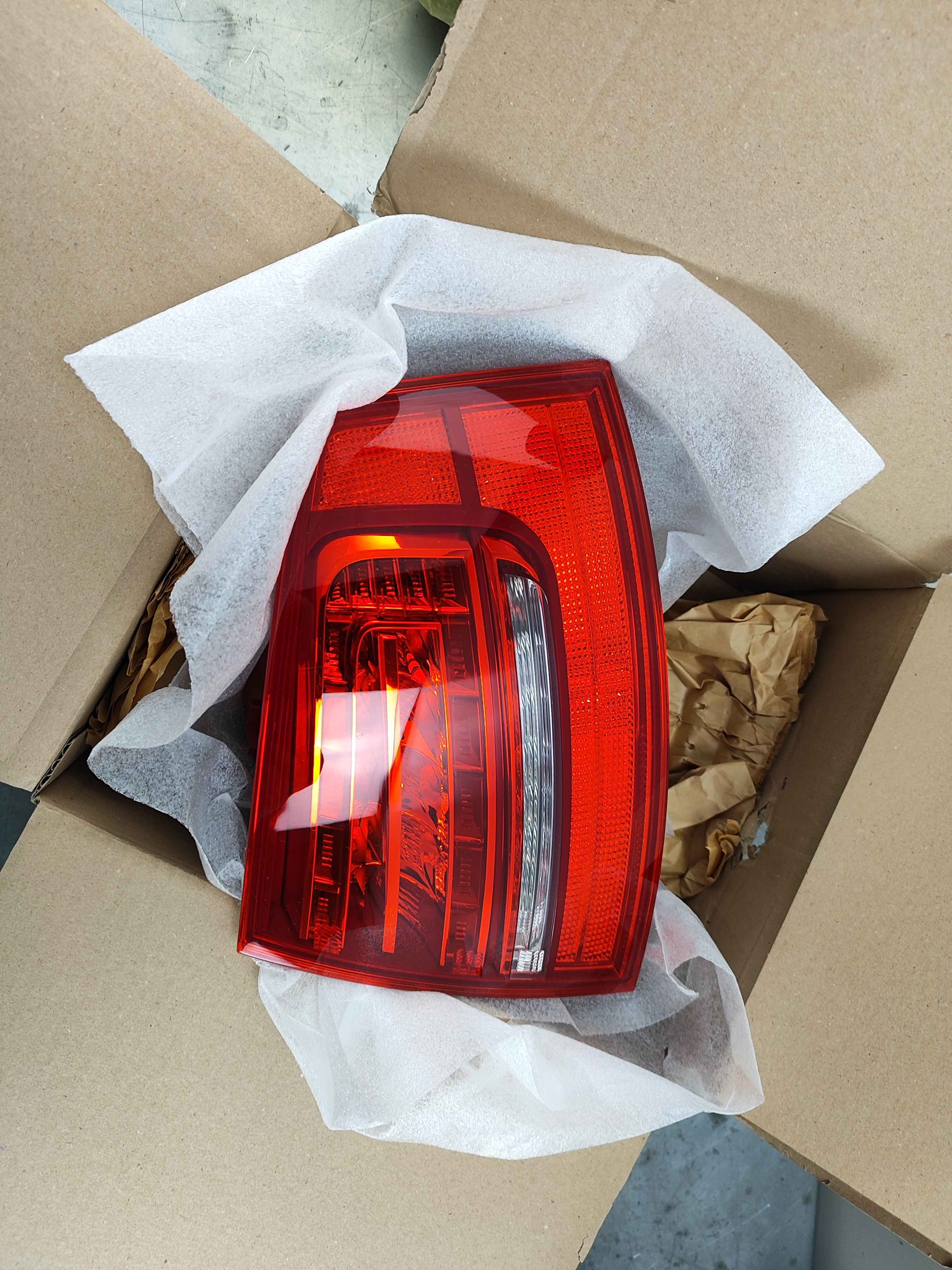 Tail light