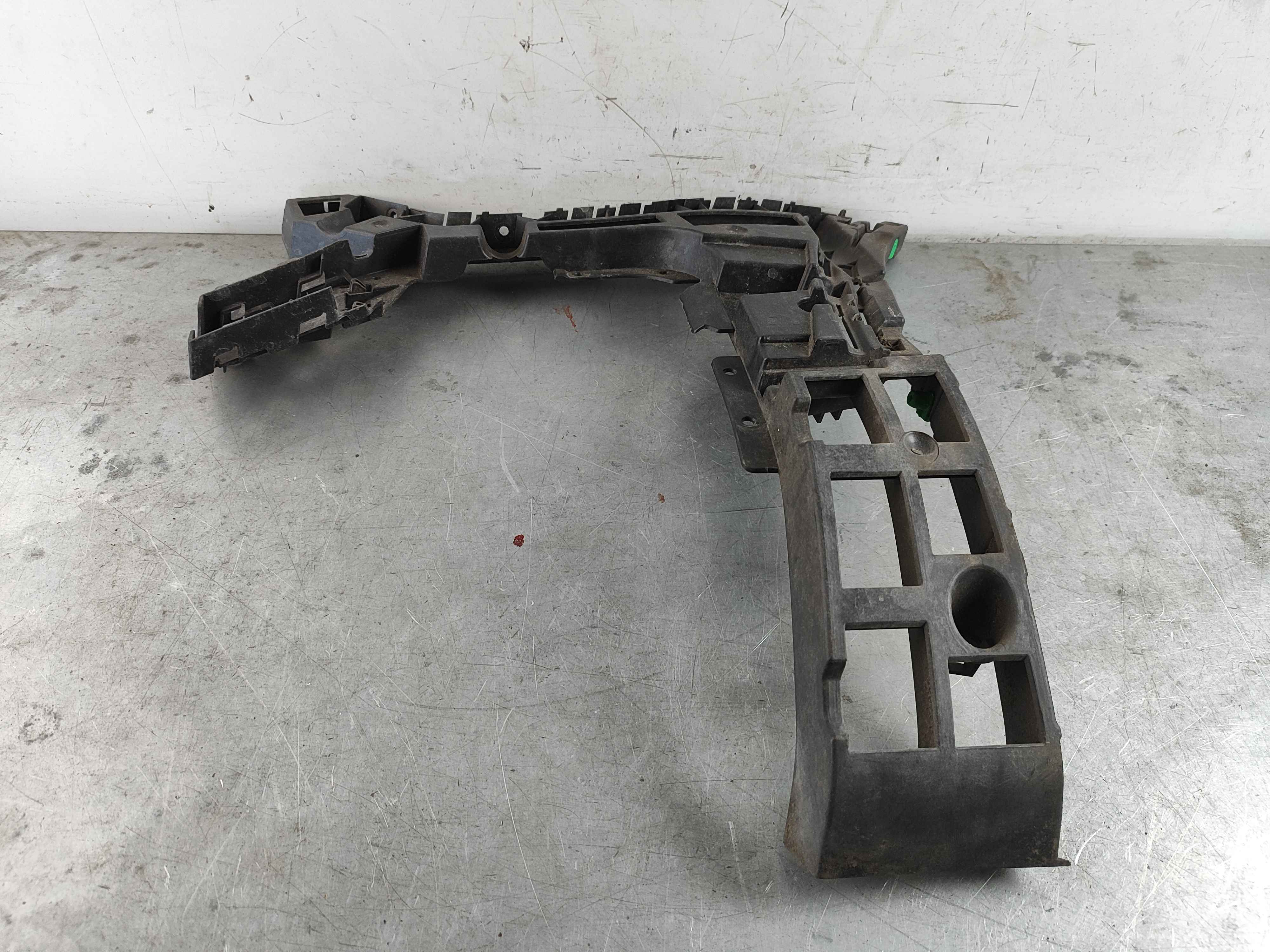 Bracket, right (XC90 (16-))