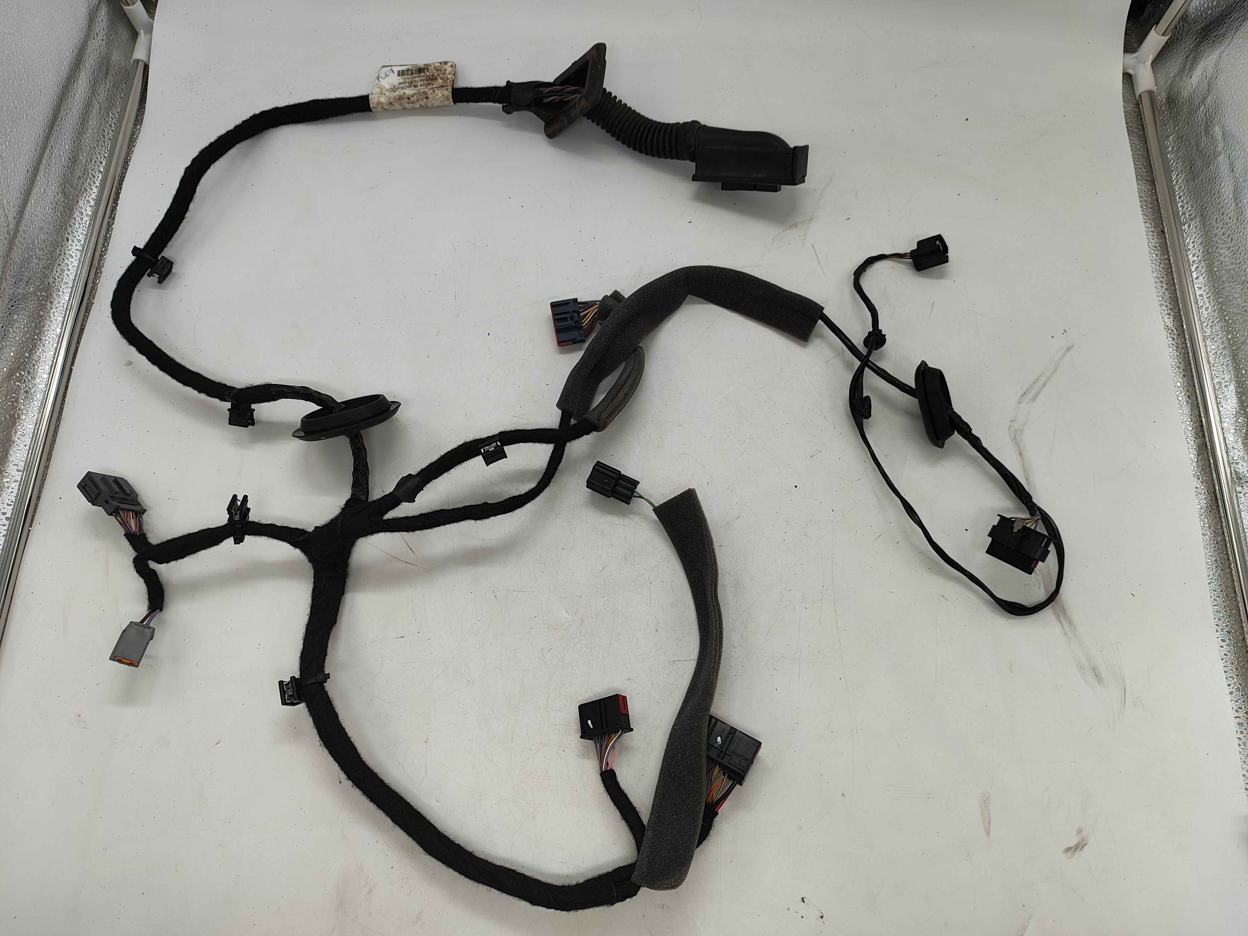 Cable harness, left (XC60 (18-))