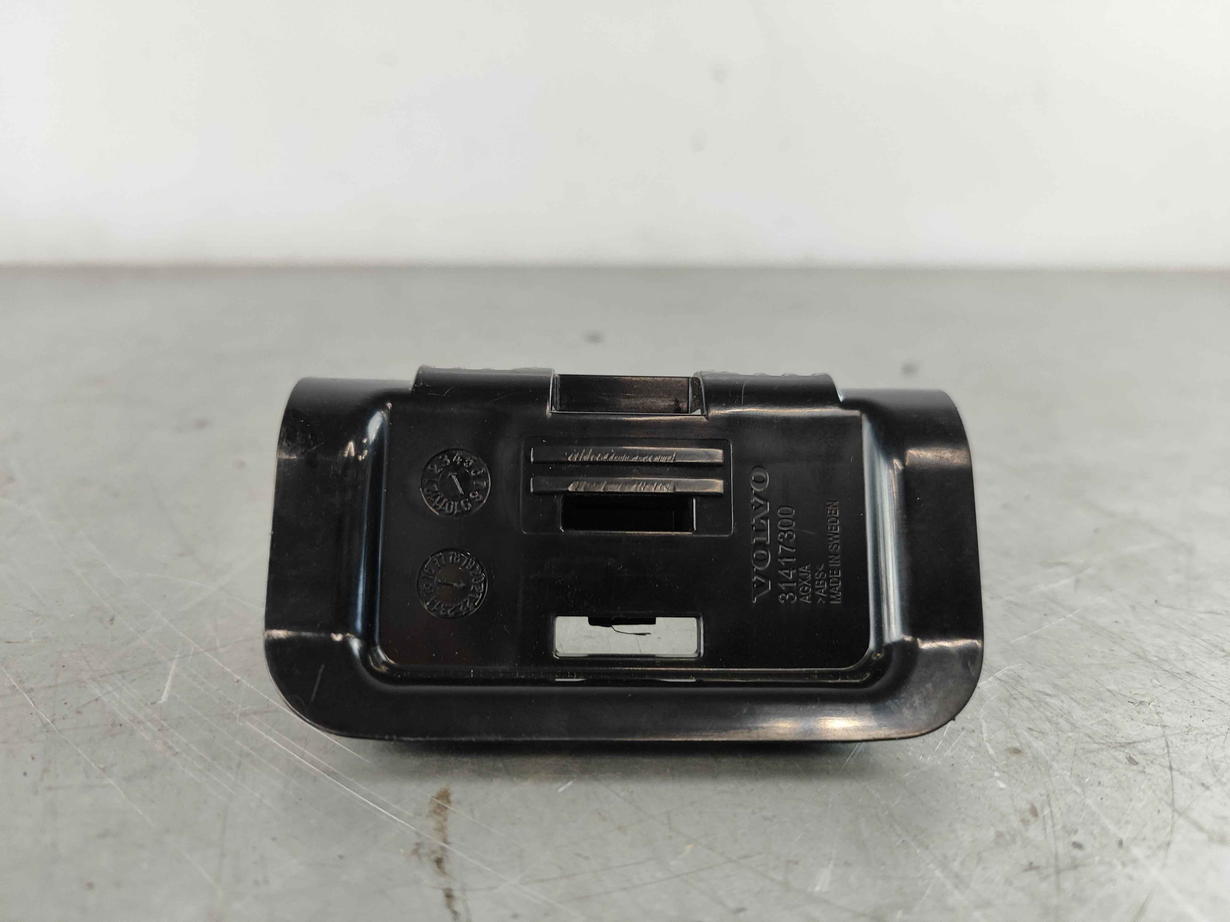 Bracket, centre