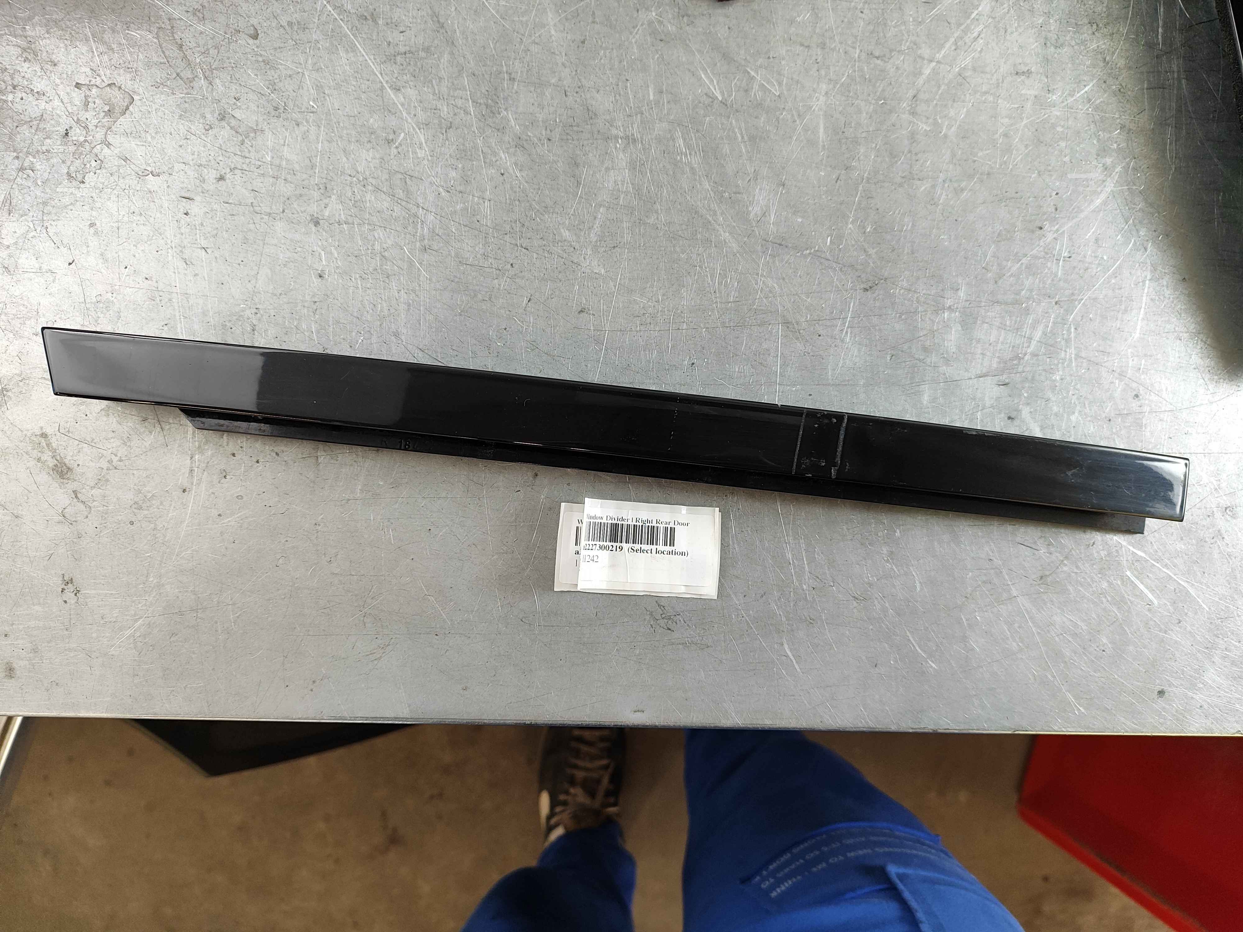 Window Divider | Right Rear Door