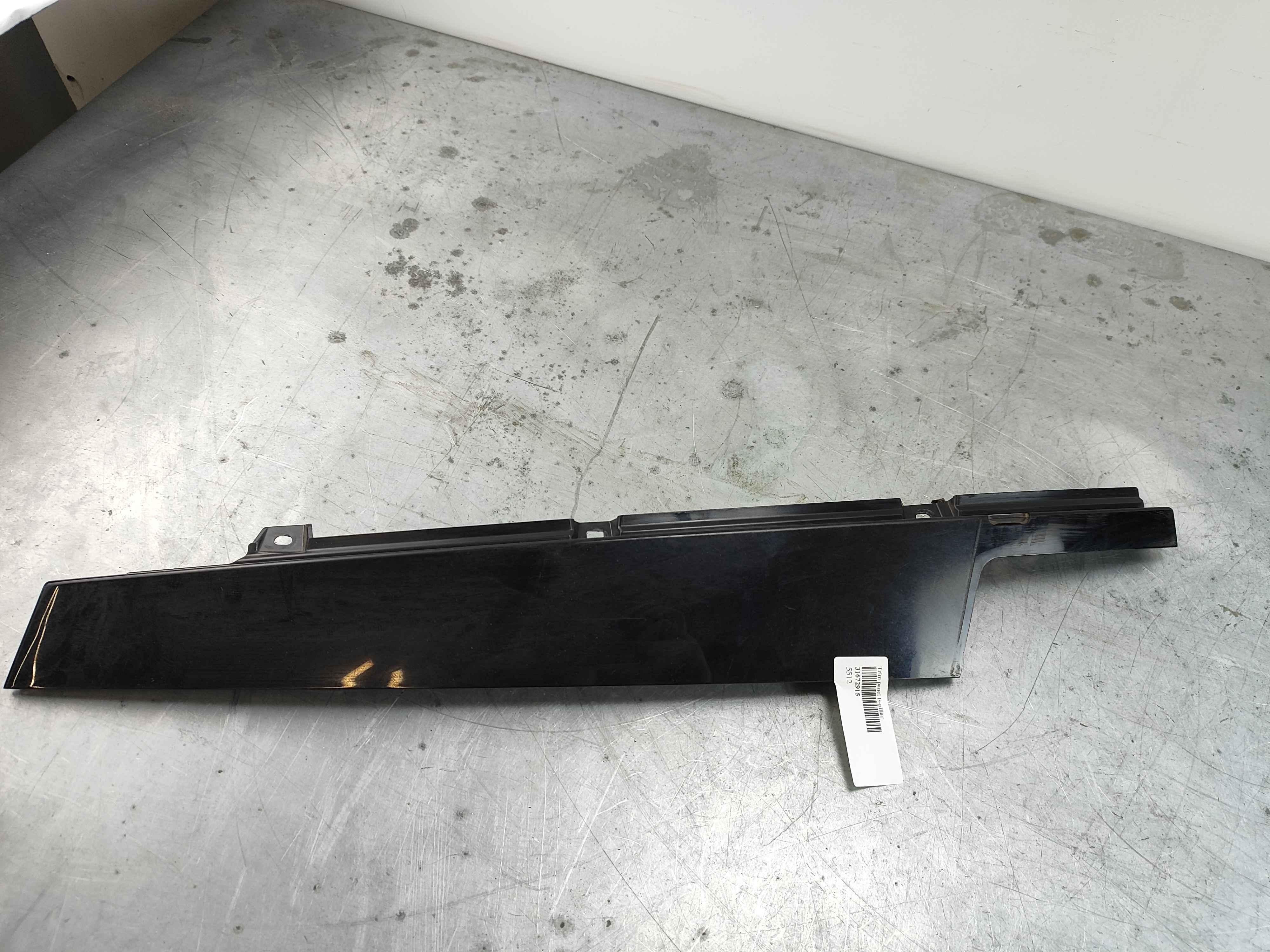 Trim panel B-pillar right front door