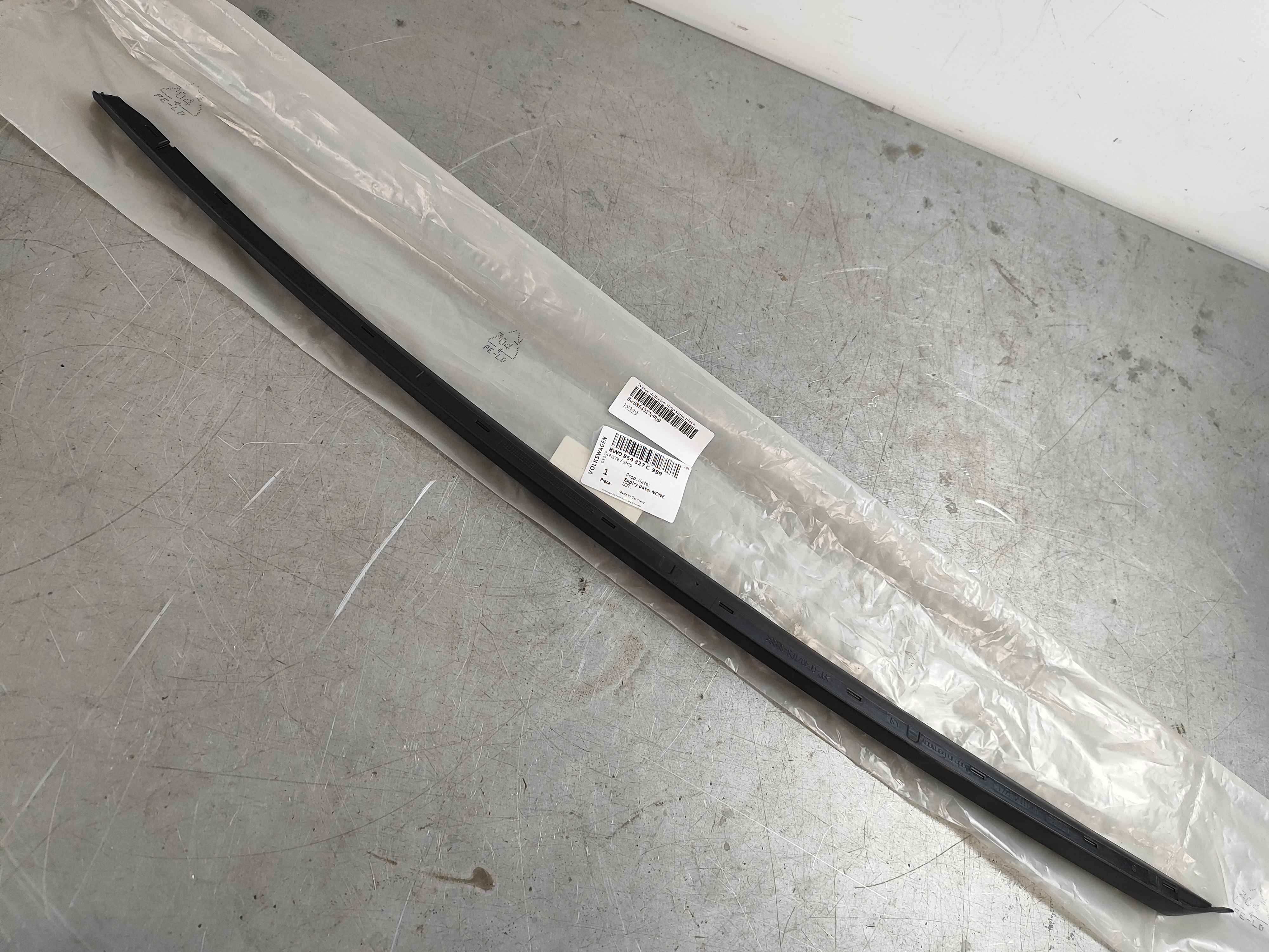 Water deflector strip satin black
