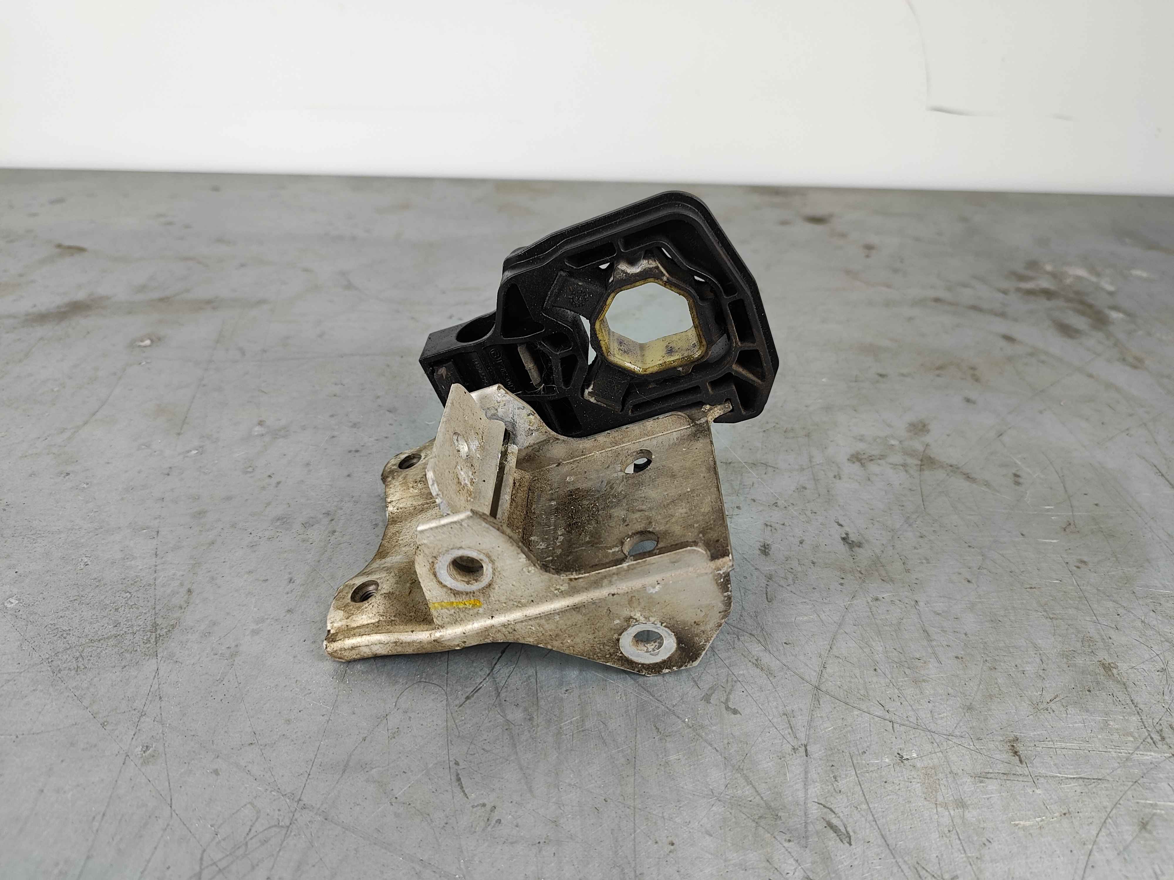 Adapter plate, left BMW