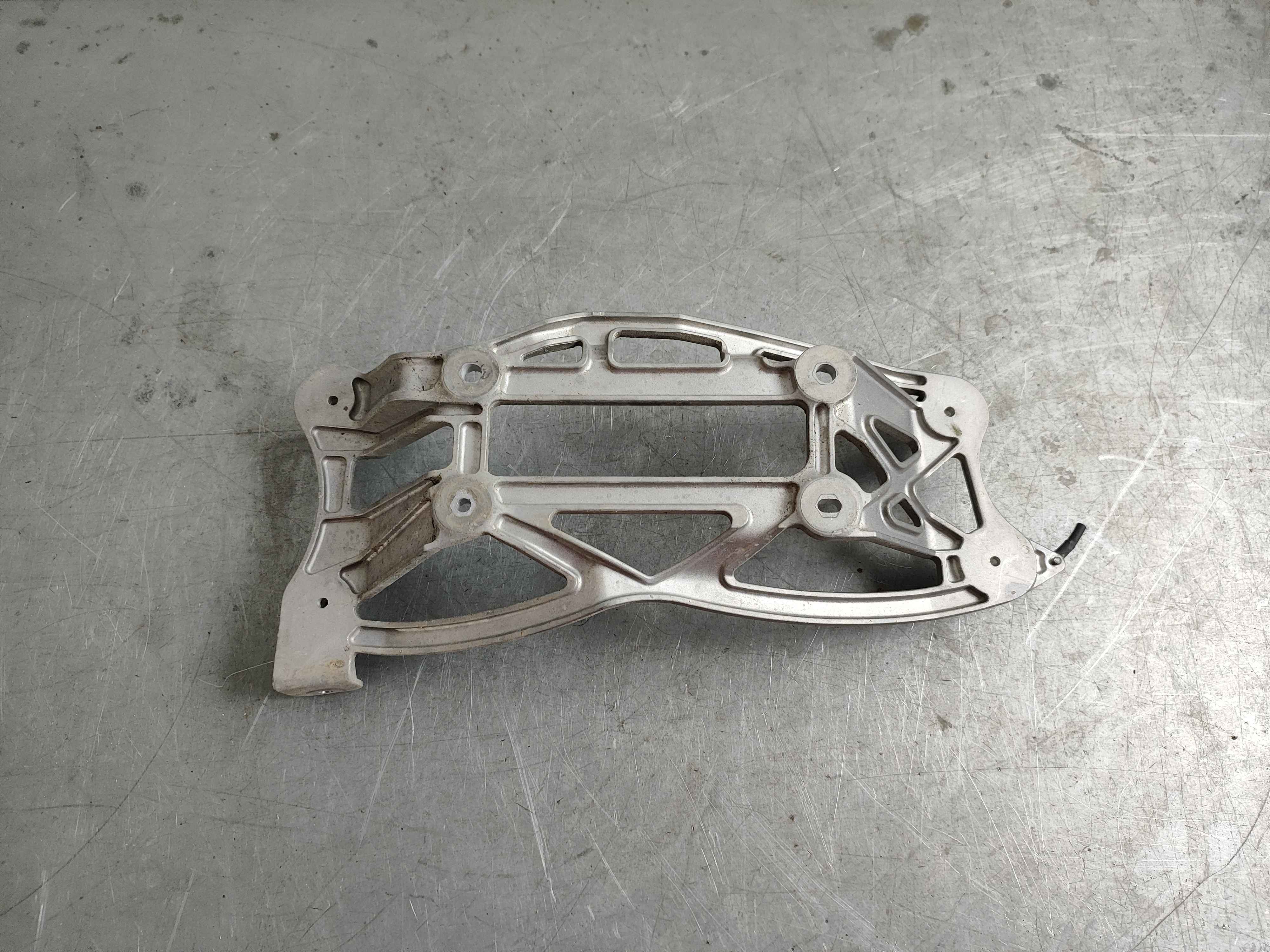 Bracket (Polestar 2|XC40|C40)
