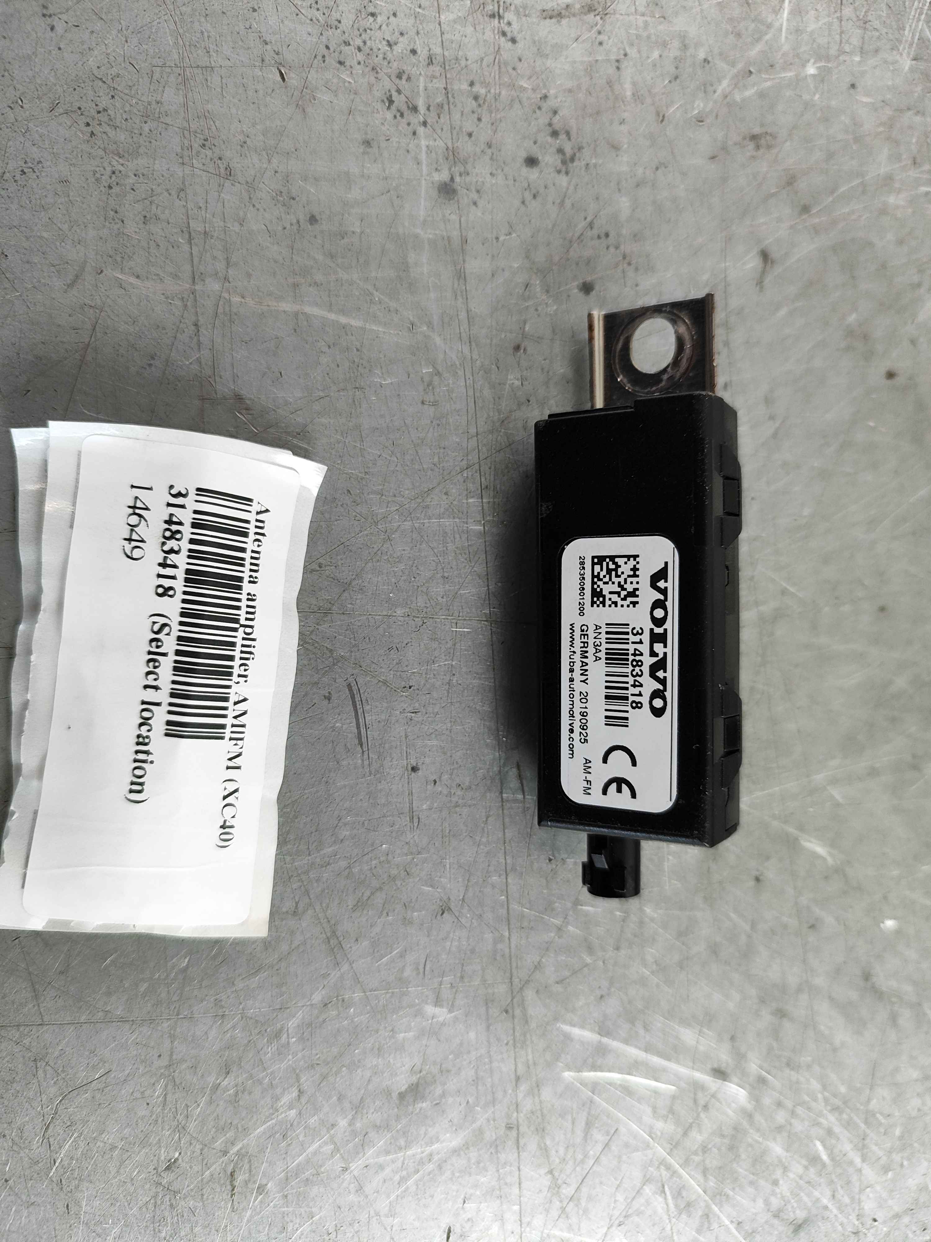 Antenna amplifier, AM|FM (XC40)