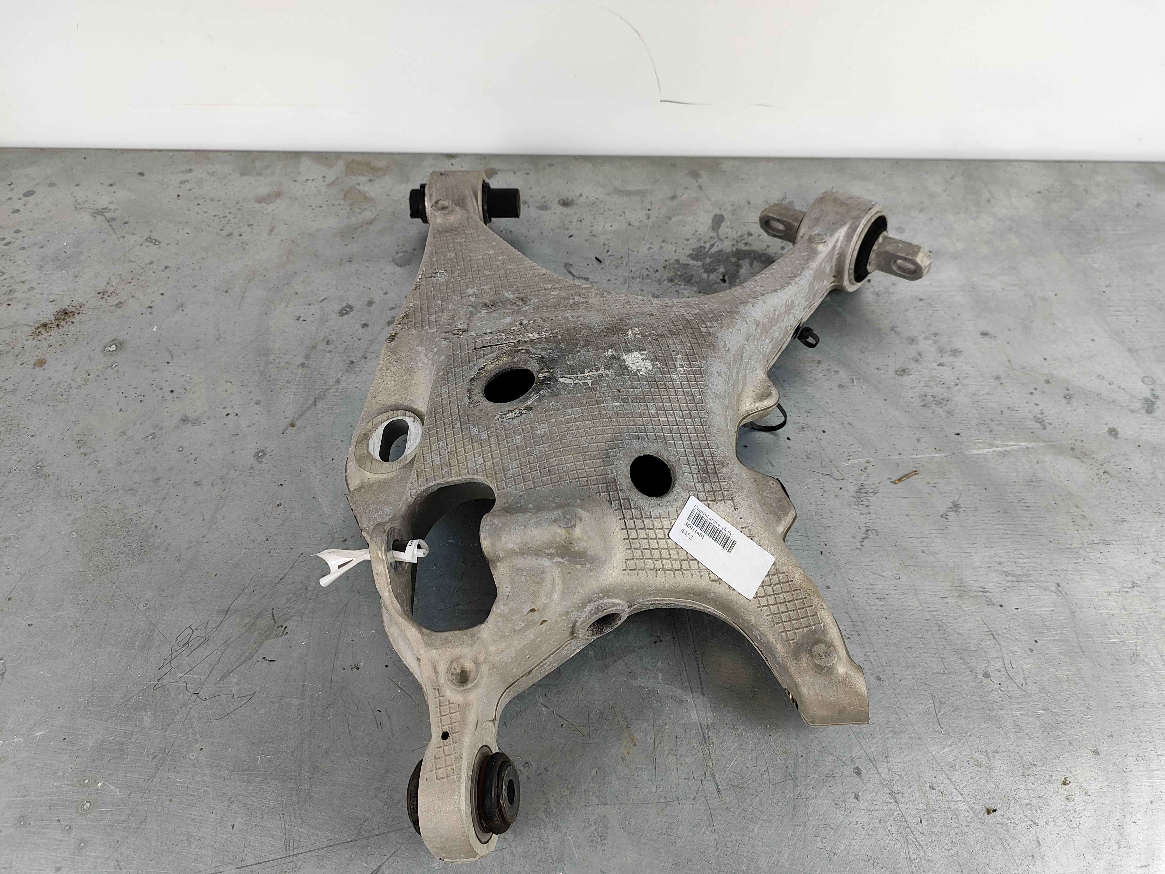 Control arm exch FC 21; CH 310598-582108 FC 25; CH 310598-582108 FC 36; CH 355210-679436 left