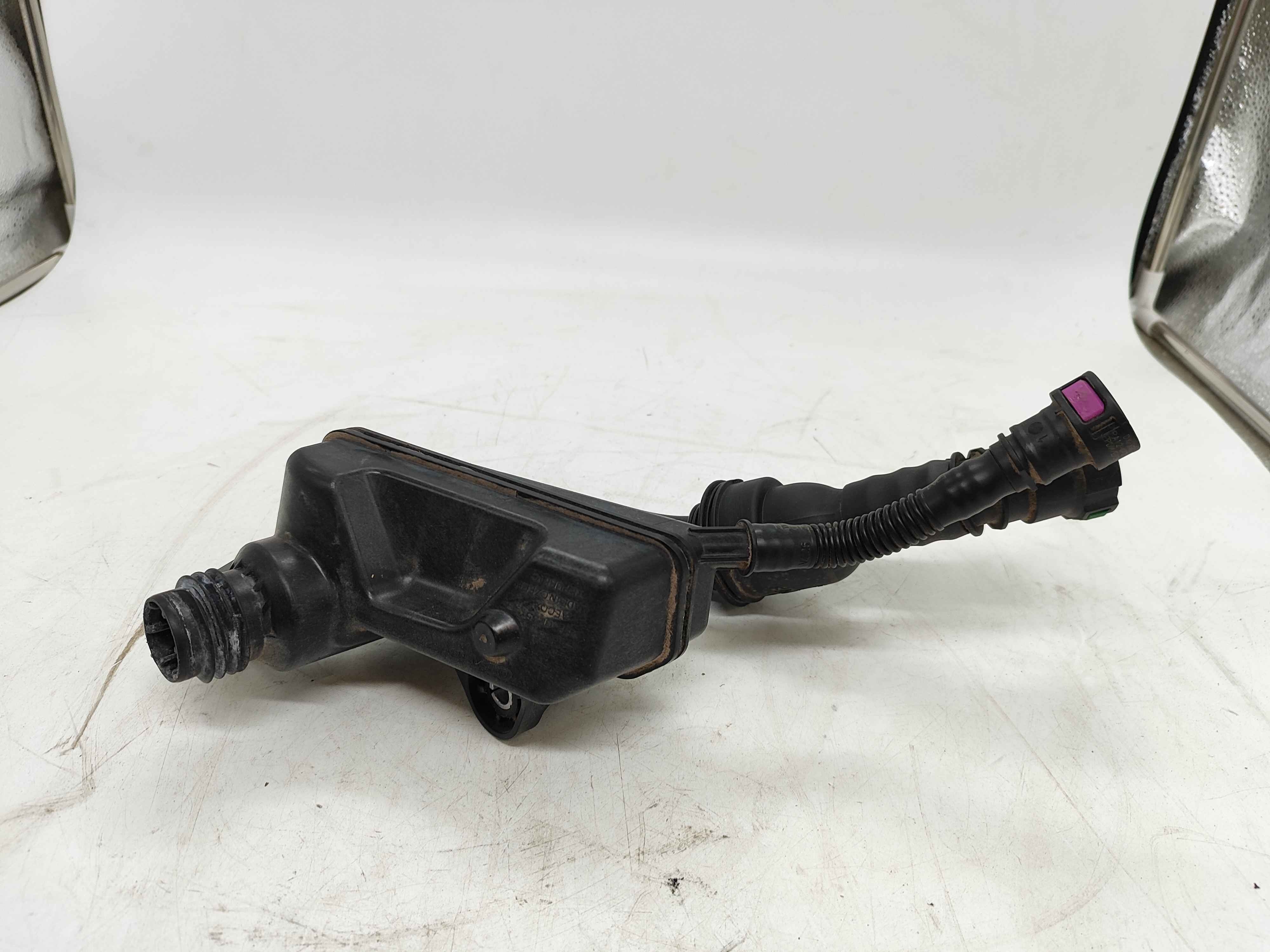 Filler pipe (XC60 (18-))