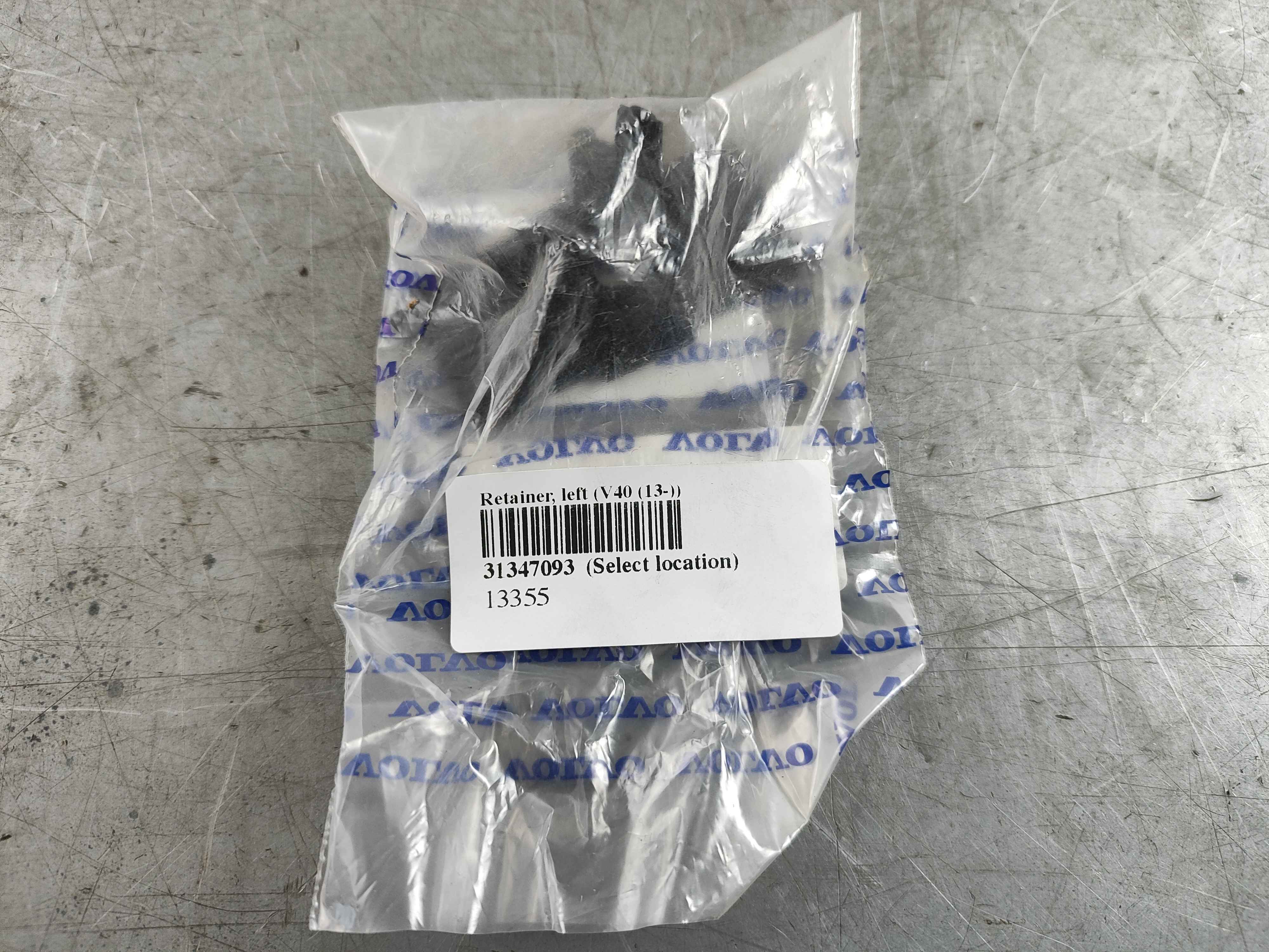 Retainer, left (V40 (13-))