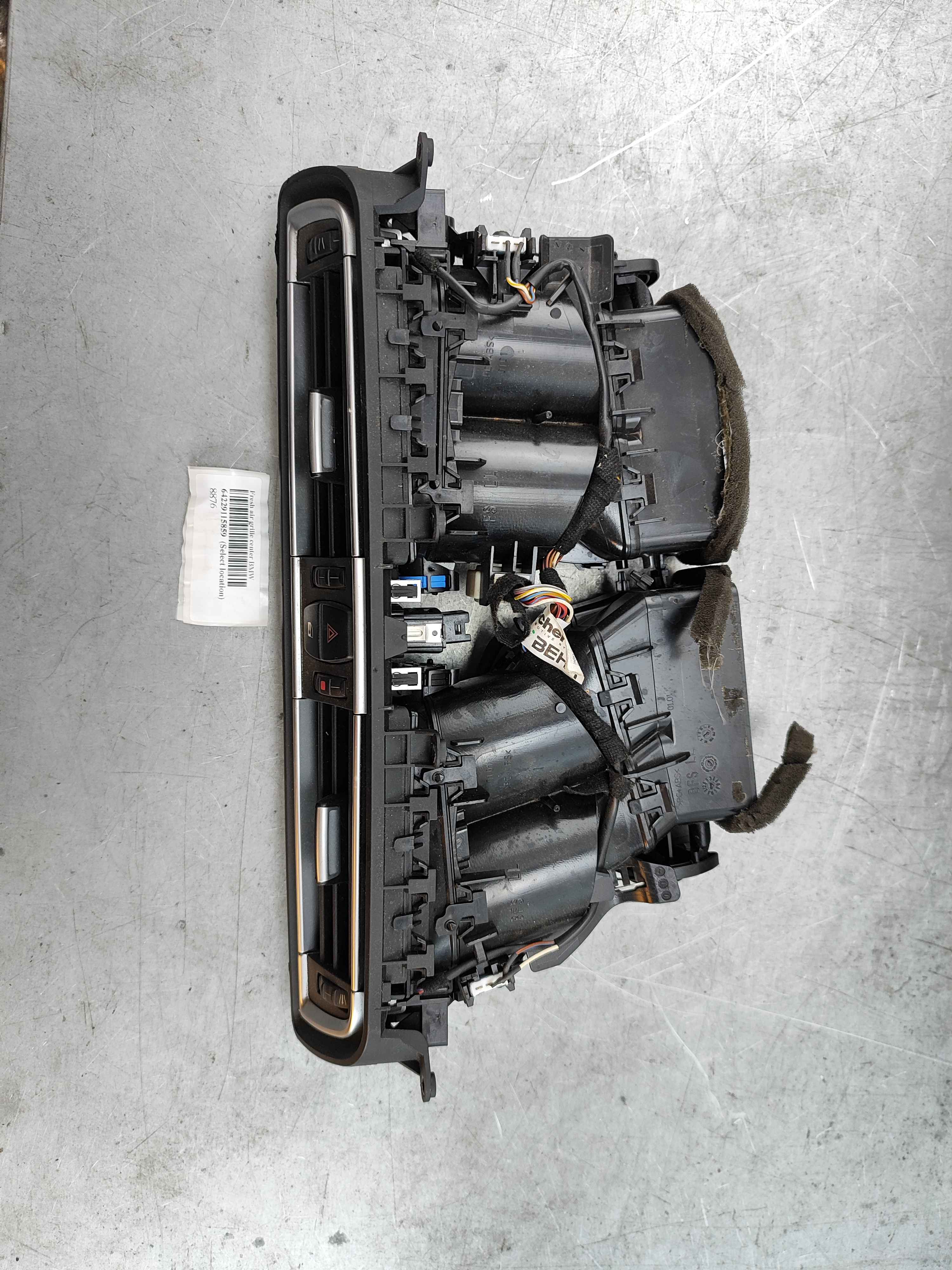 Fresh air grille center BMW