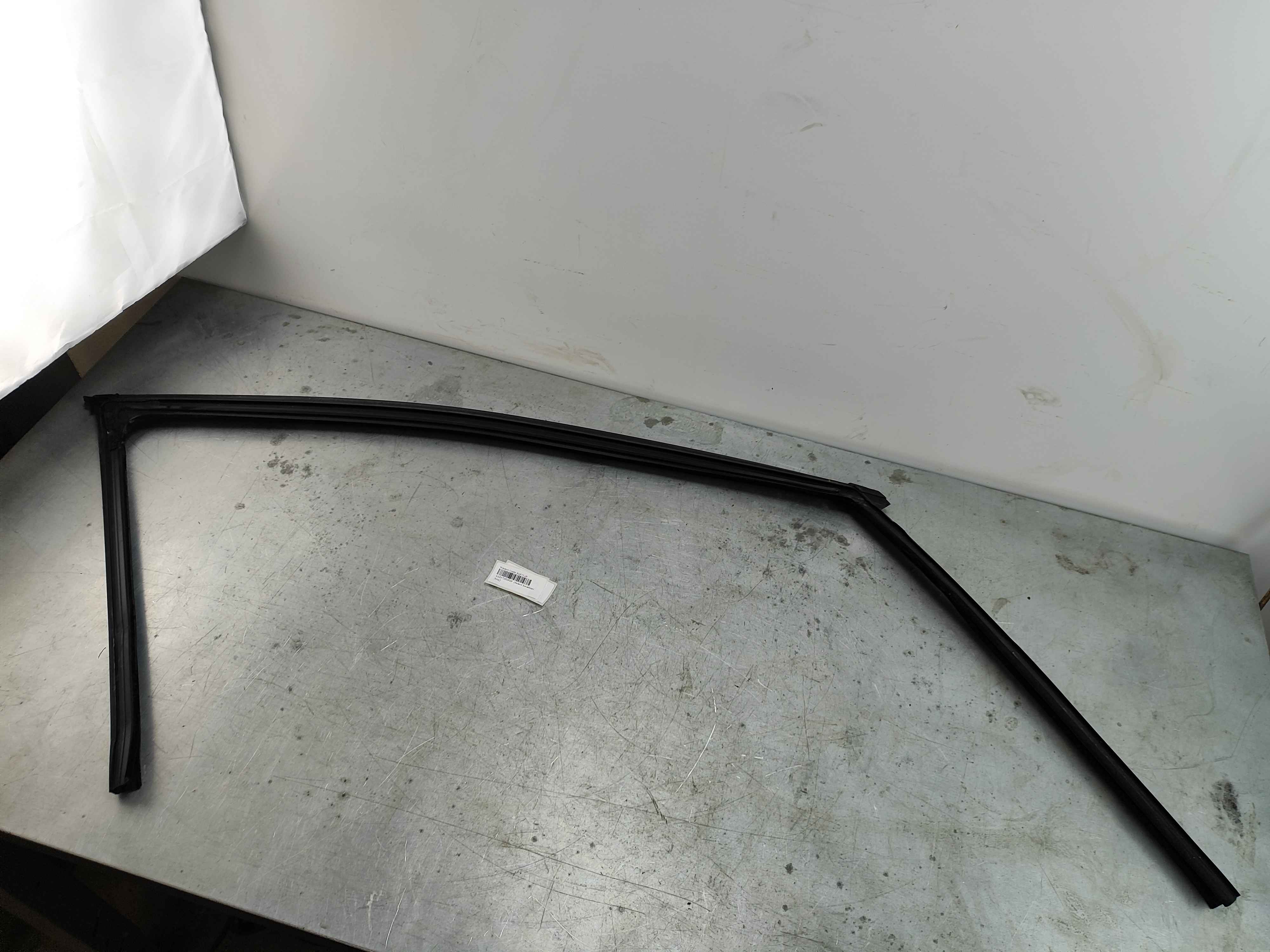 Window Guide Rail | Left