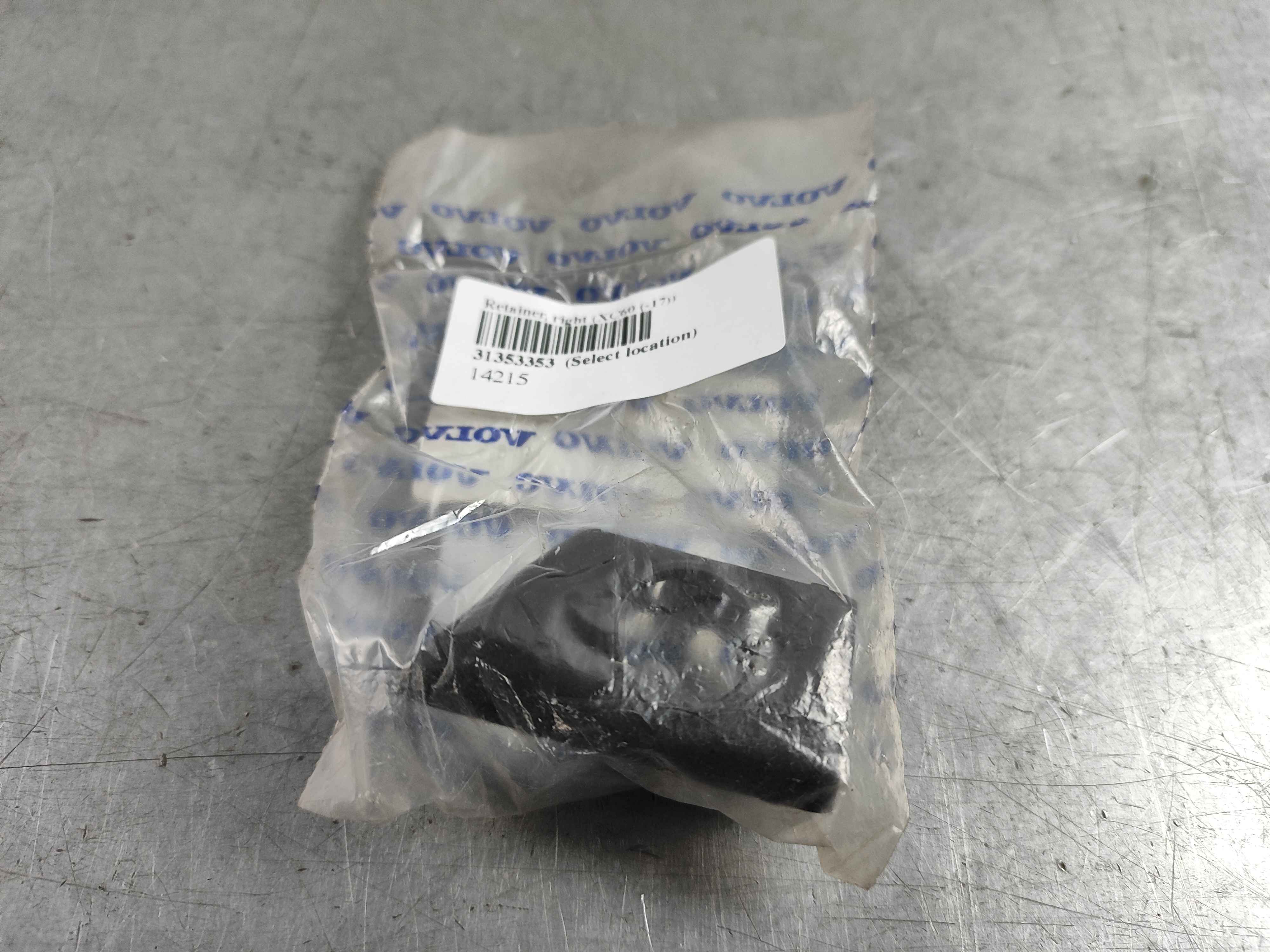 Retainer, right (XC60 (-17))