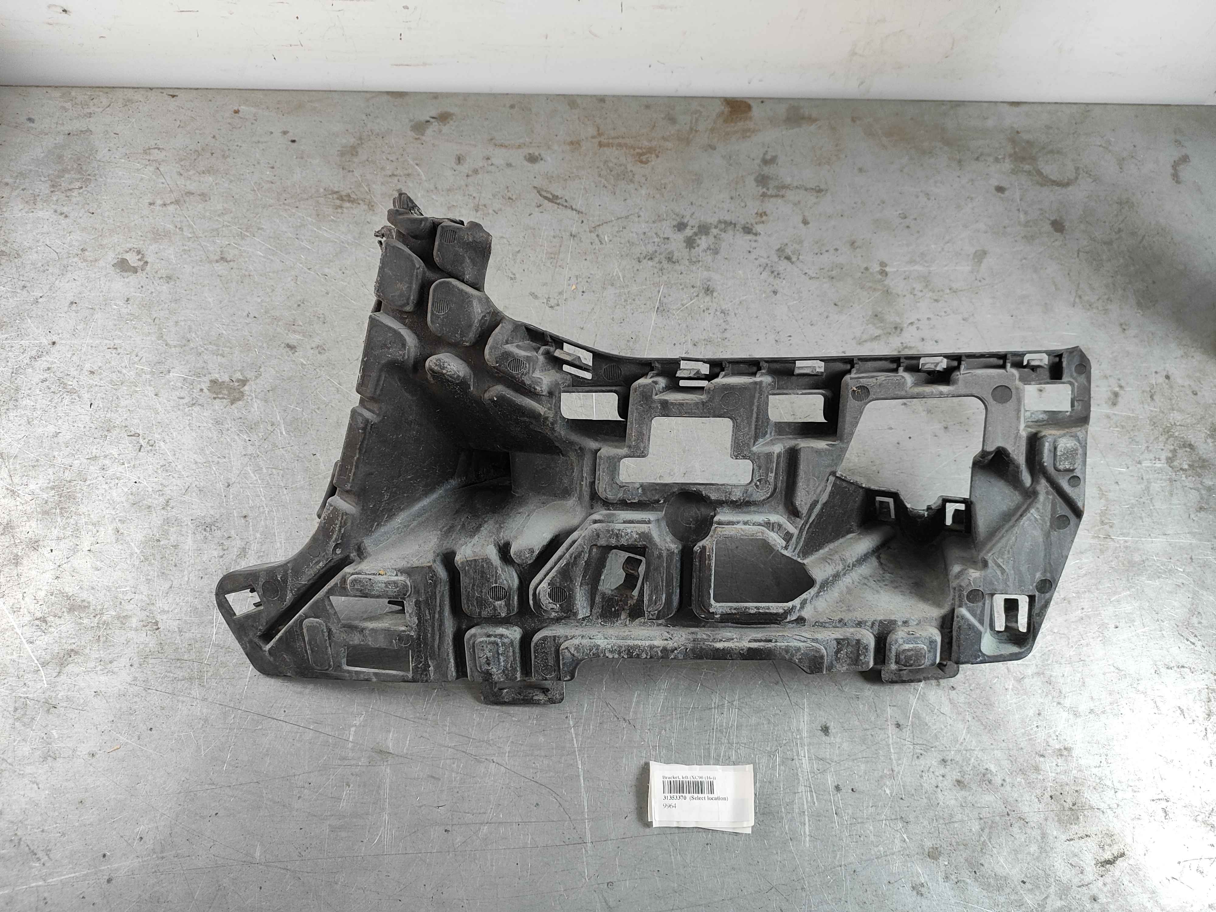Bracket, left (XC90 (16-))