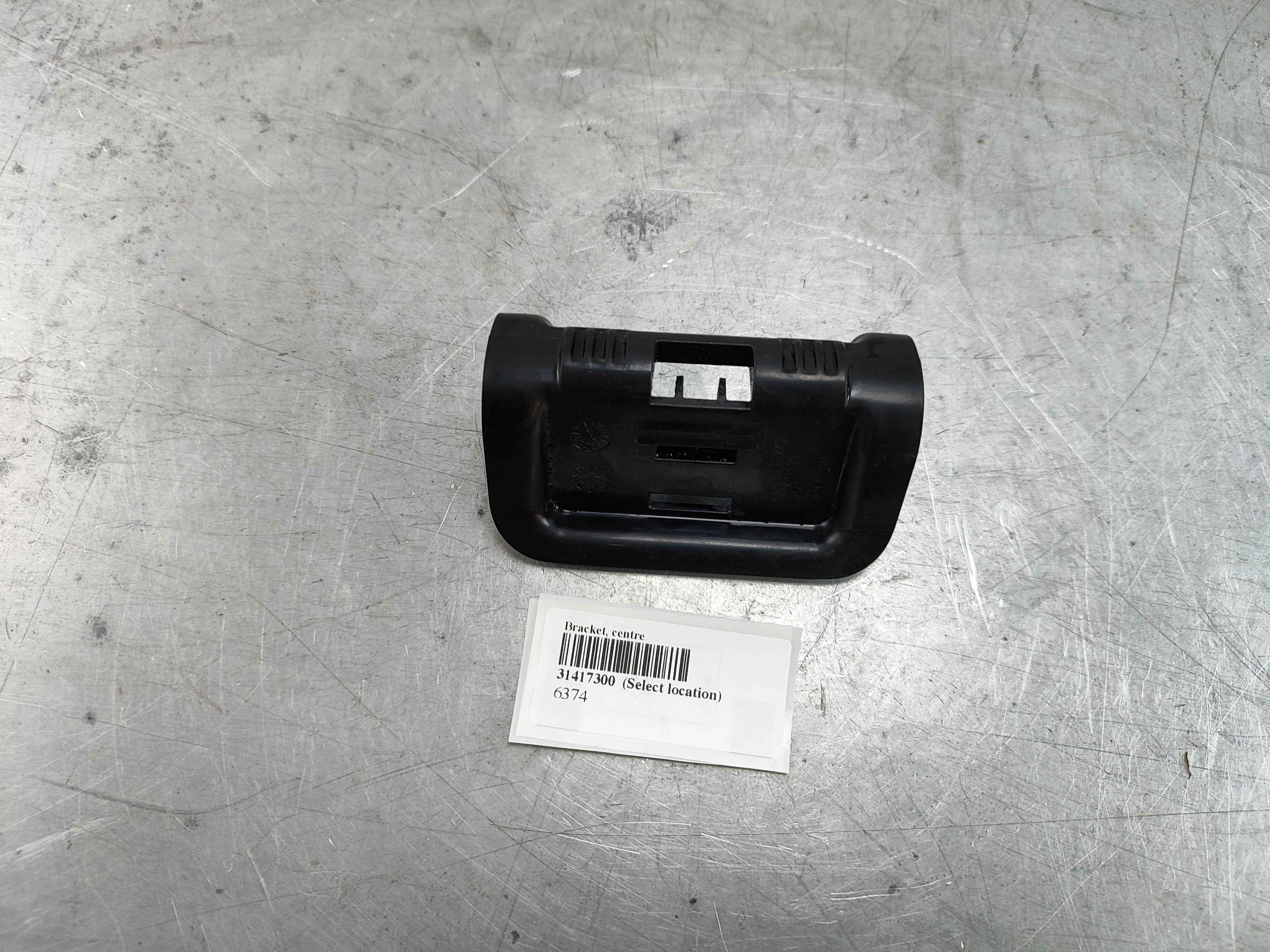 Bracket, centre