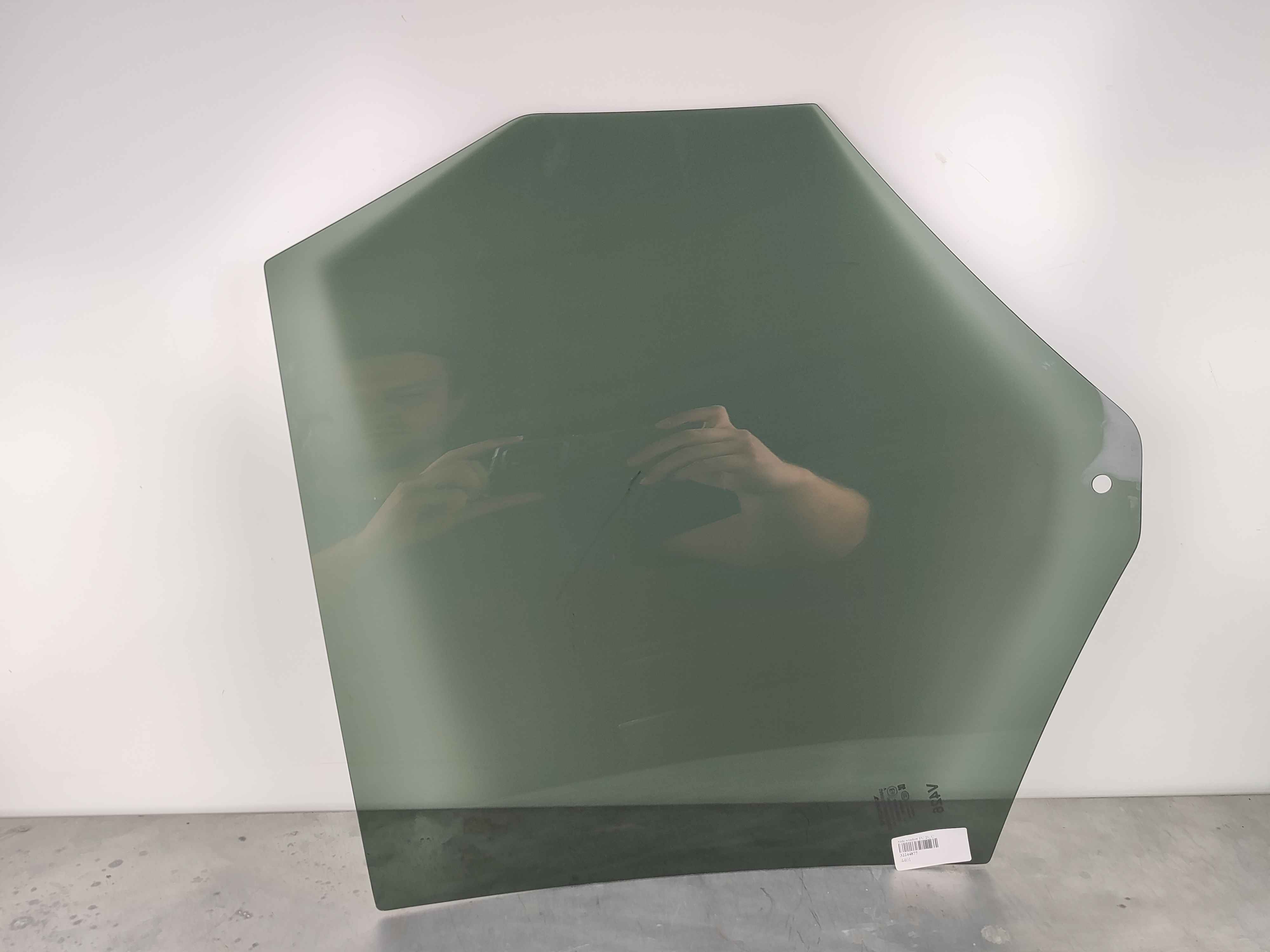 Side window FC 21; CH 301235- FC 36; CH 301705- right Variant code: T601 and LR02 EXCL. KOREA