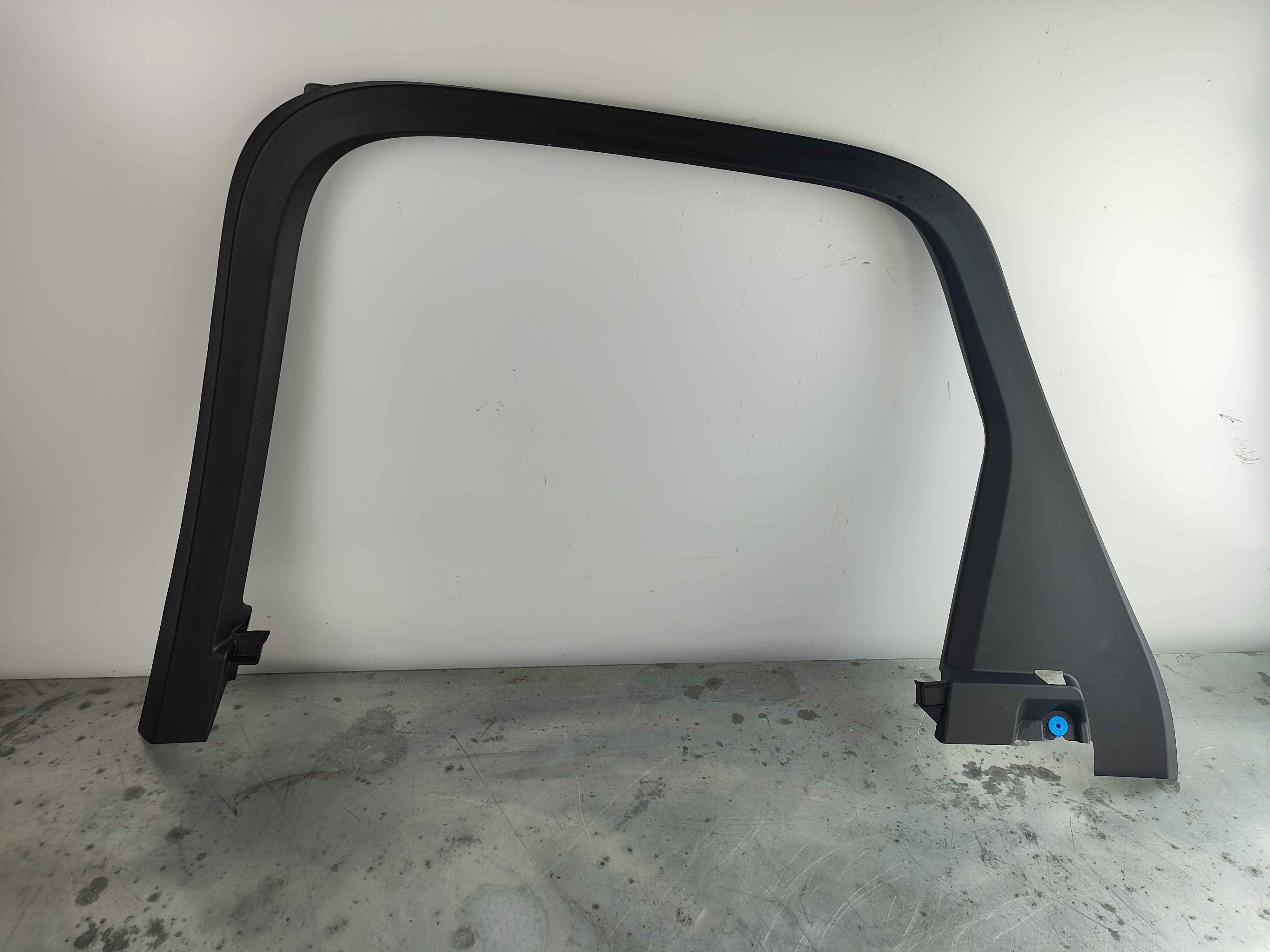 Door arch rear right