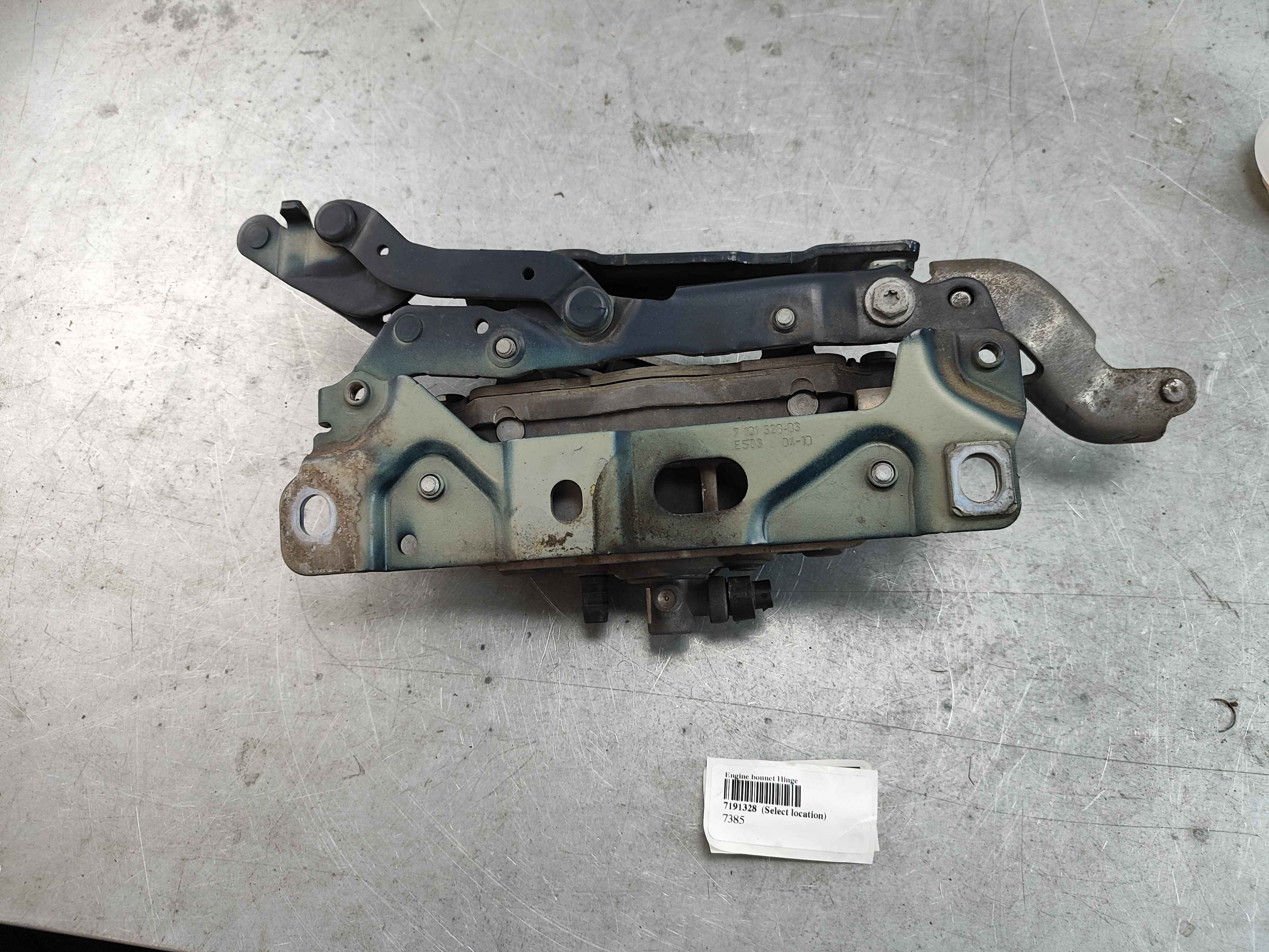 Engine bonnet Hinge