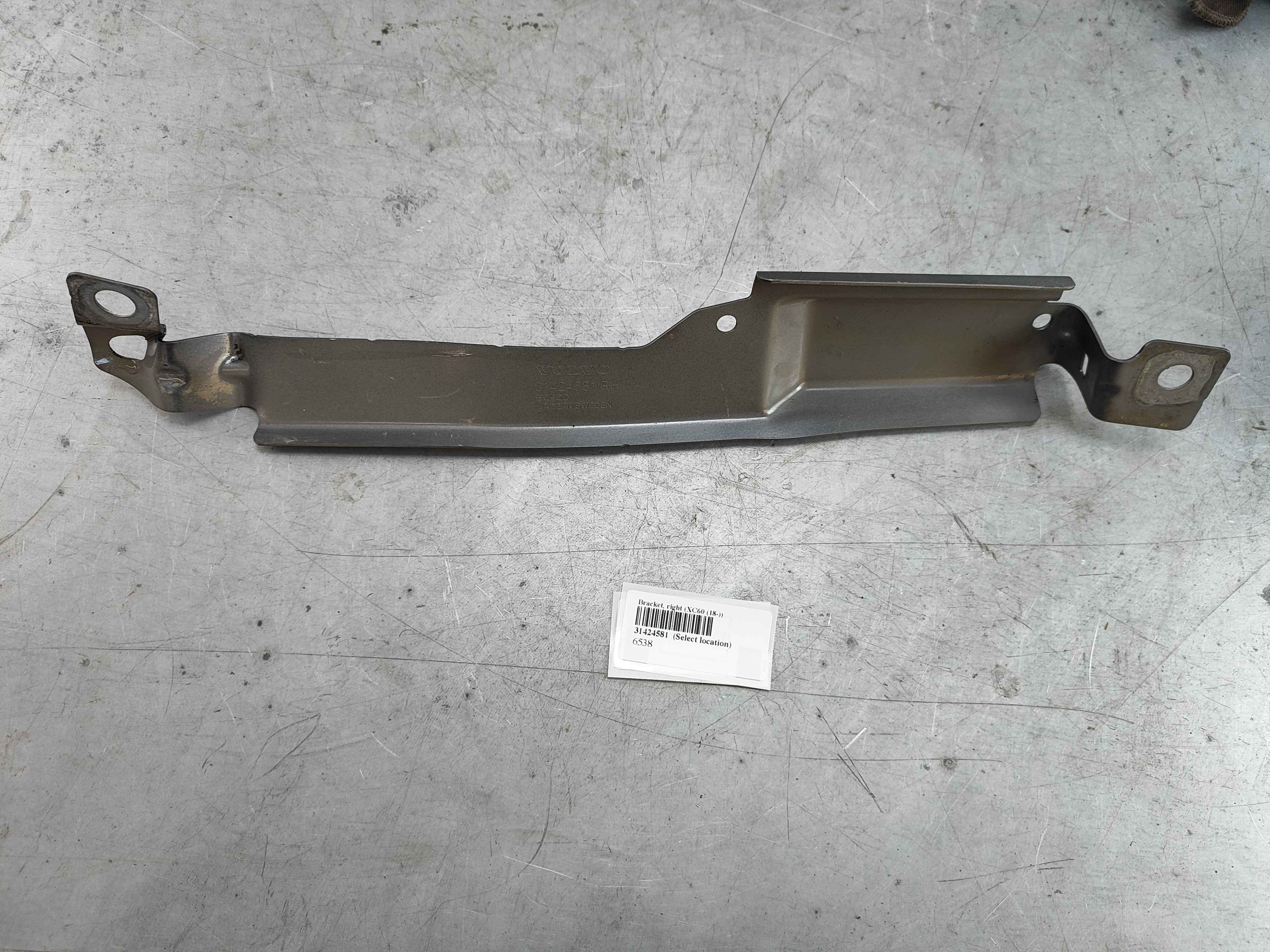Bracket, right (XC60 (18-))