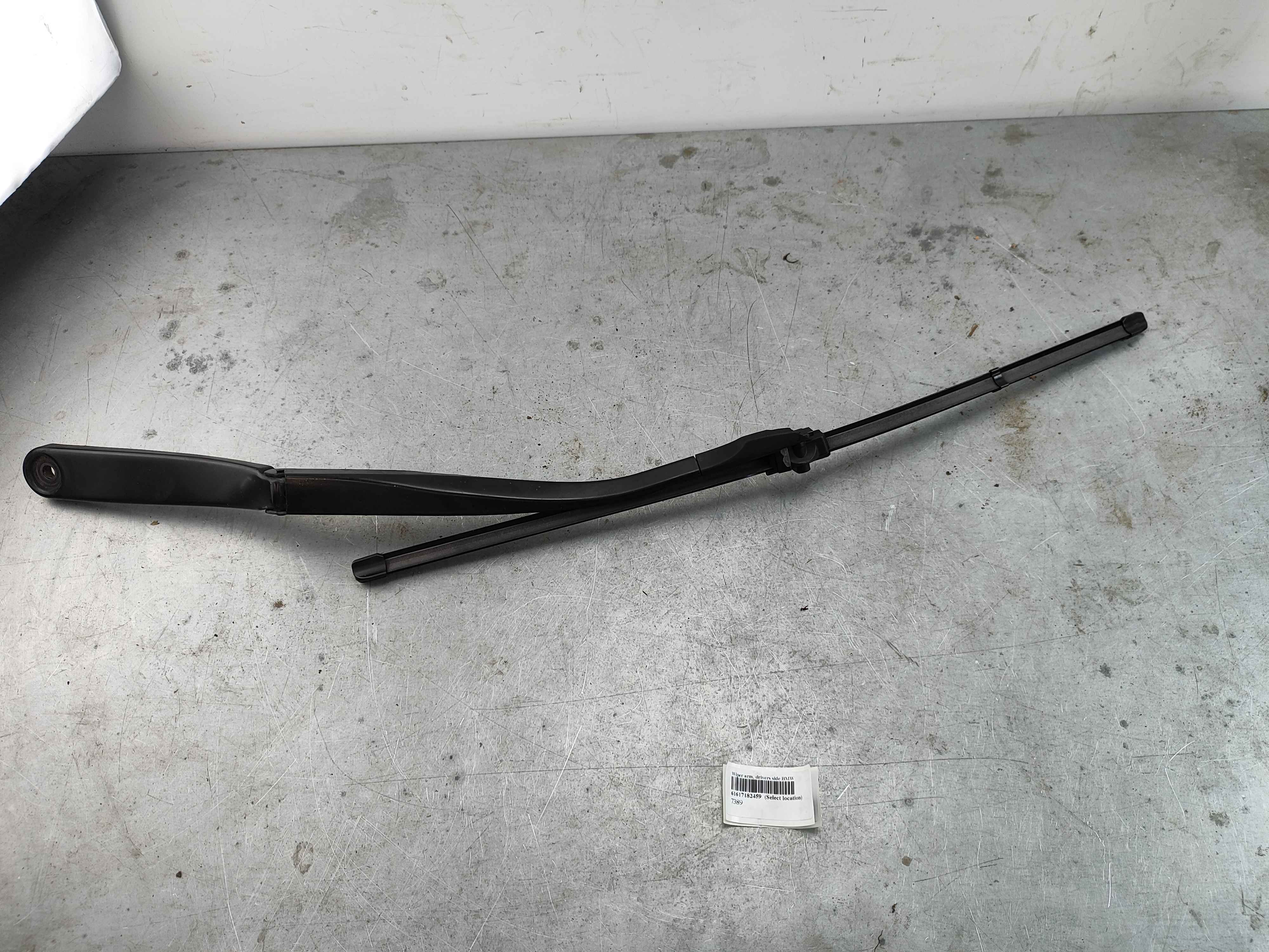 Wiper arm, drivers side BMW