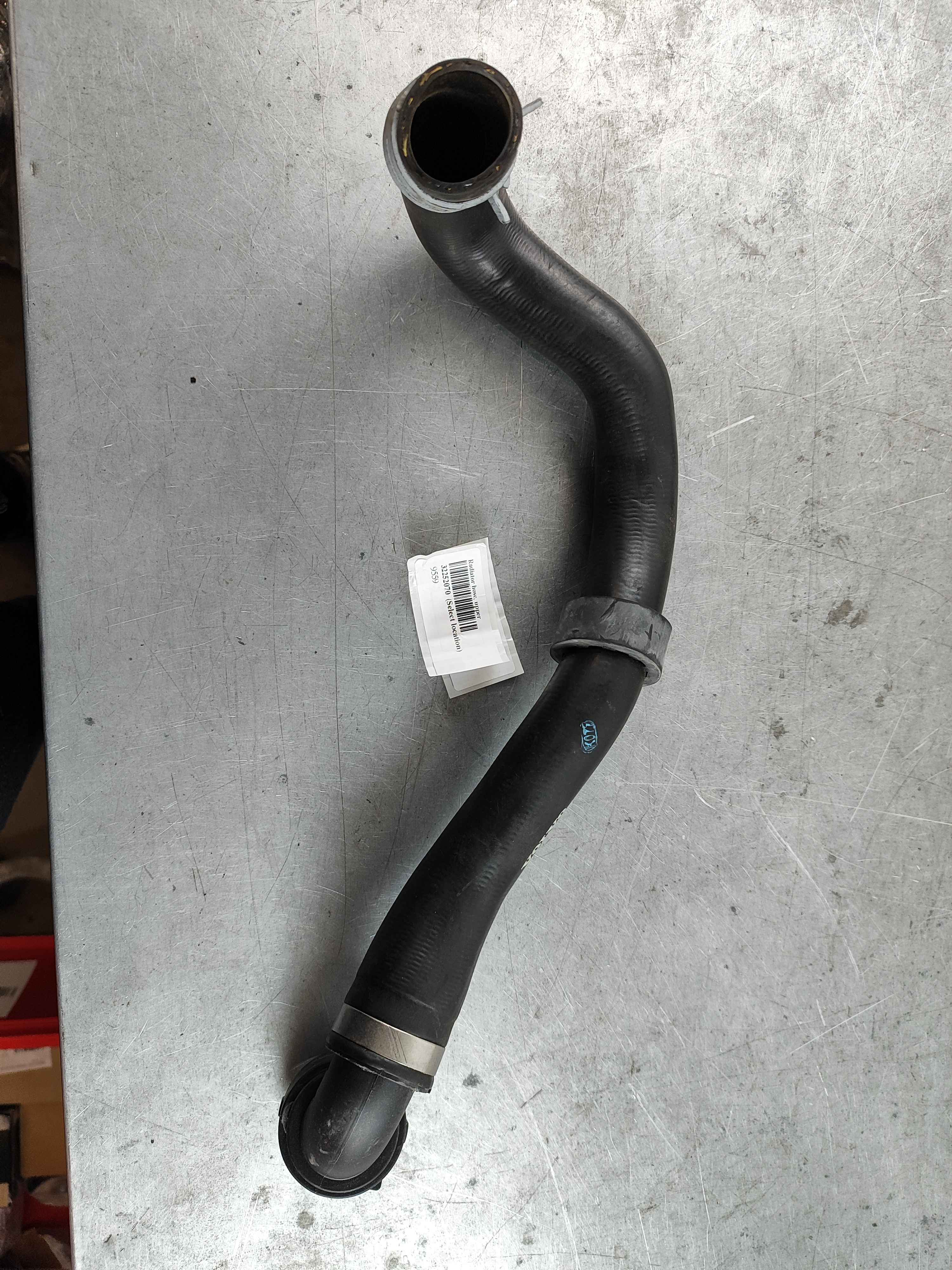 Radiator hose, upper