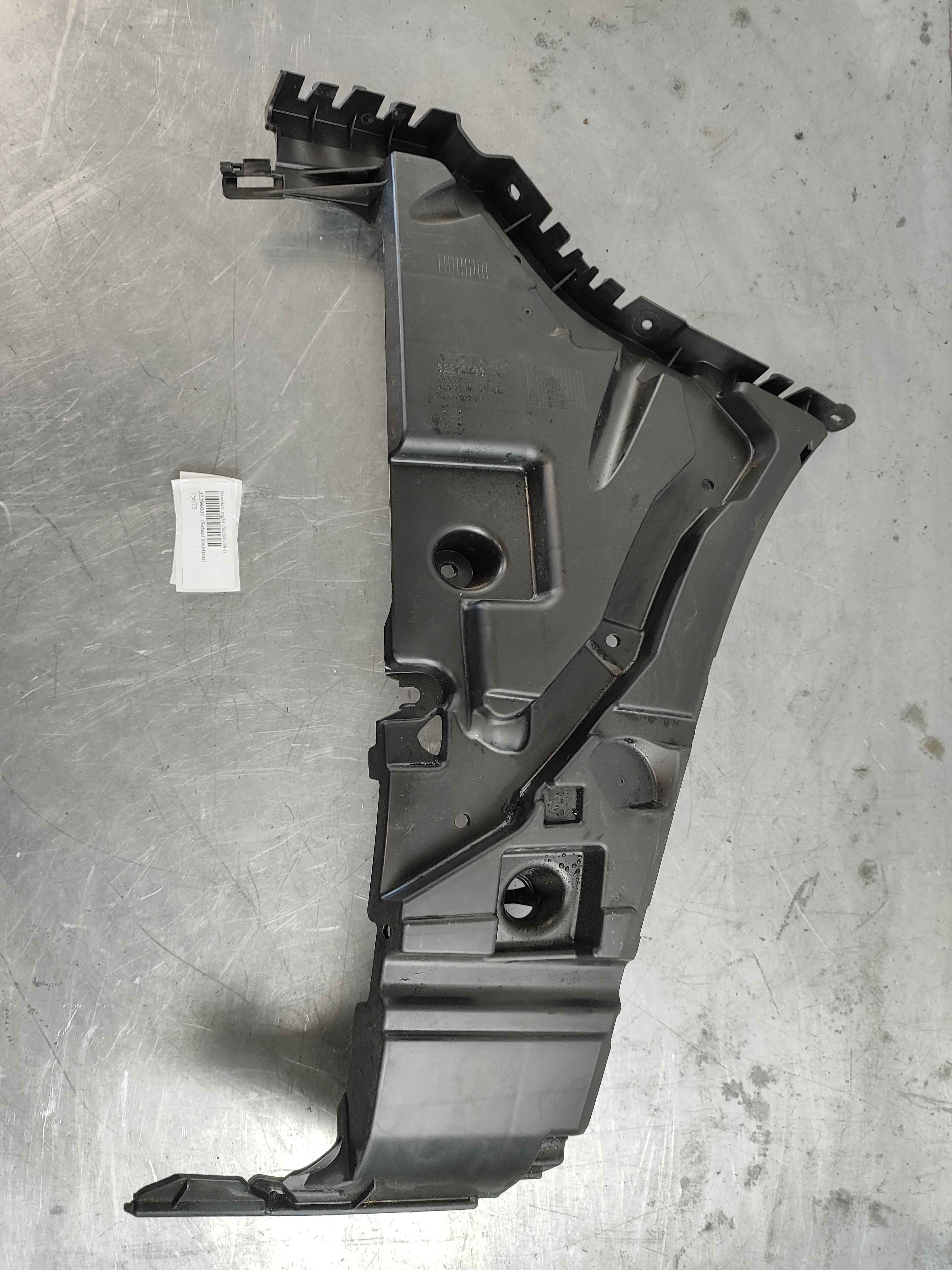 Bracket, right (XC60 (18-))