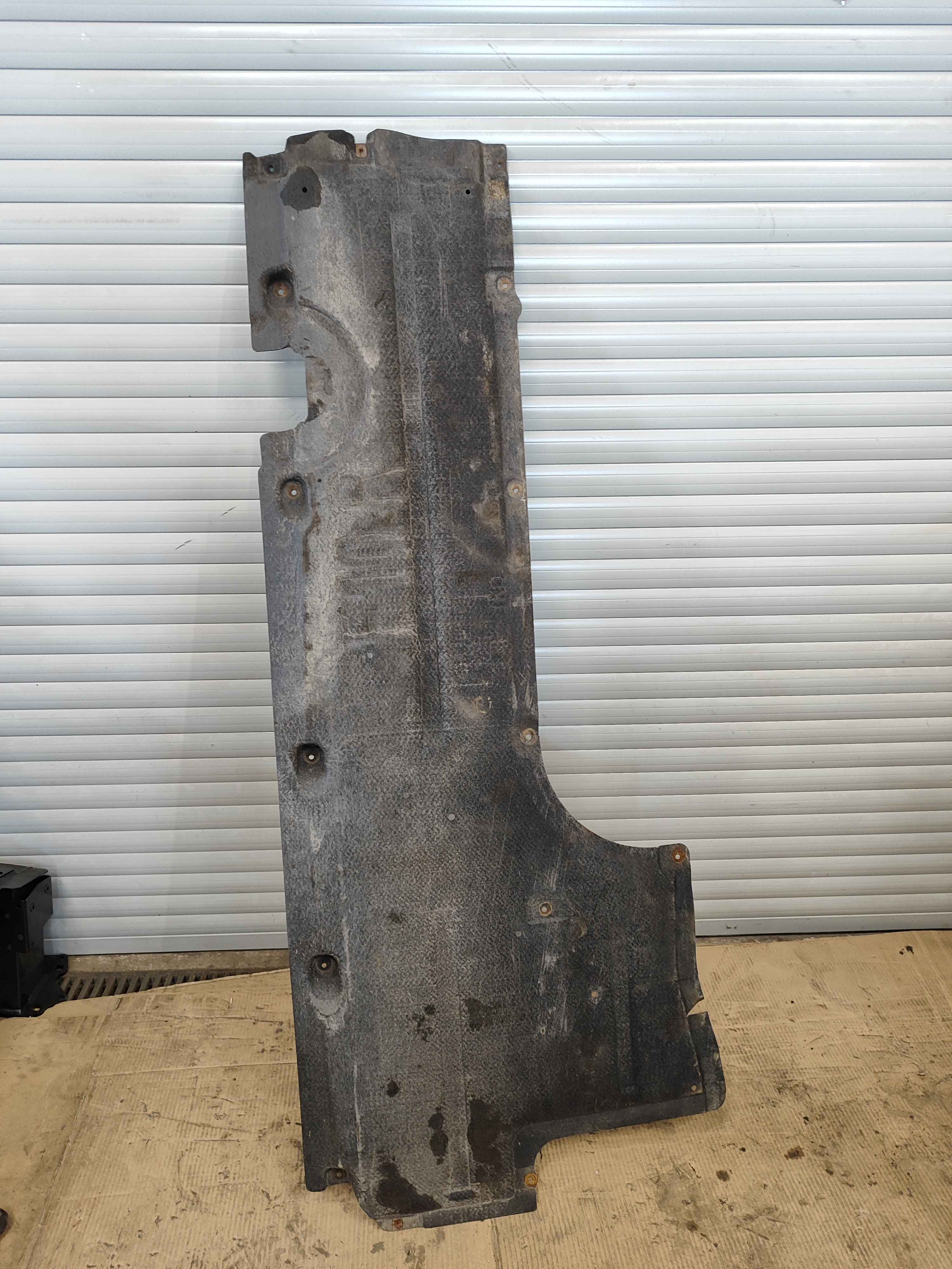 Underside panelling, right BMW