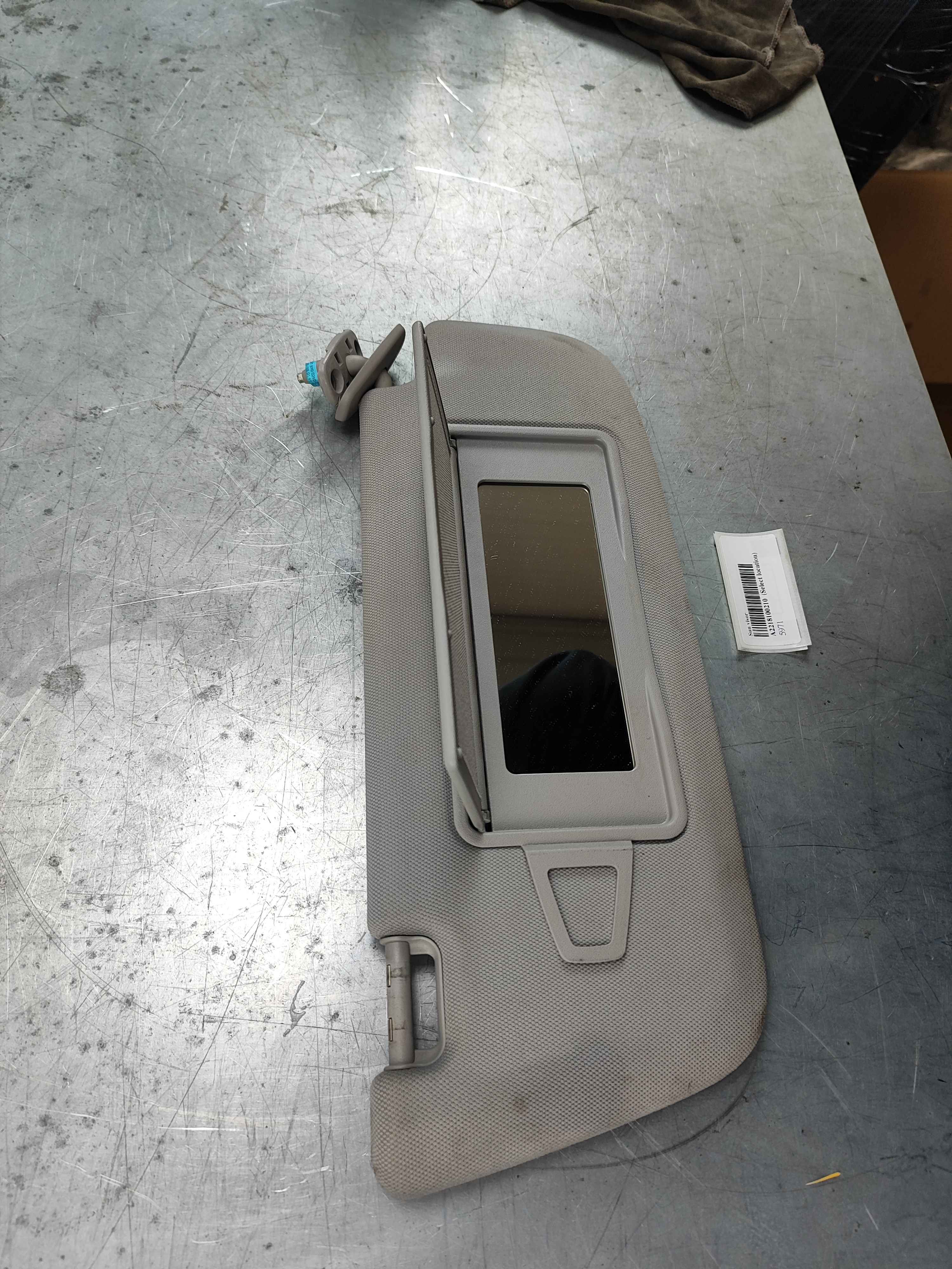 Sun visor